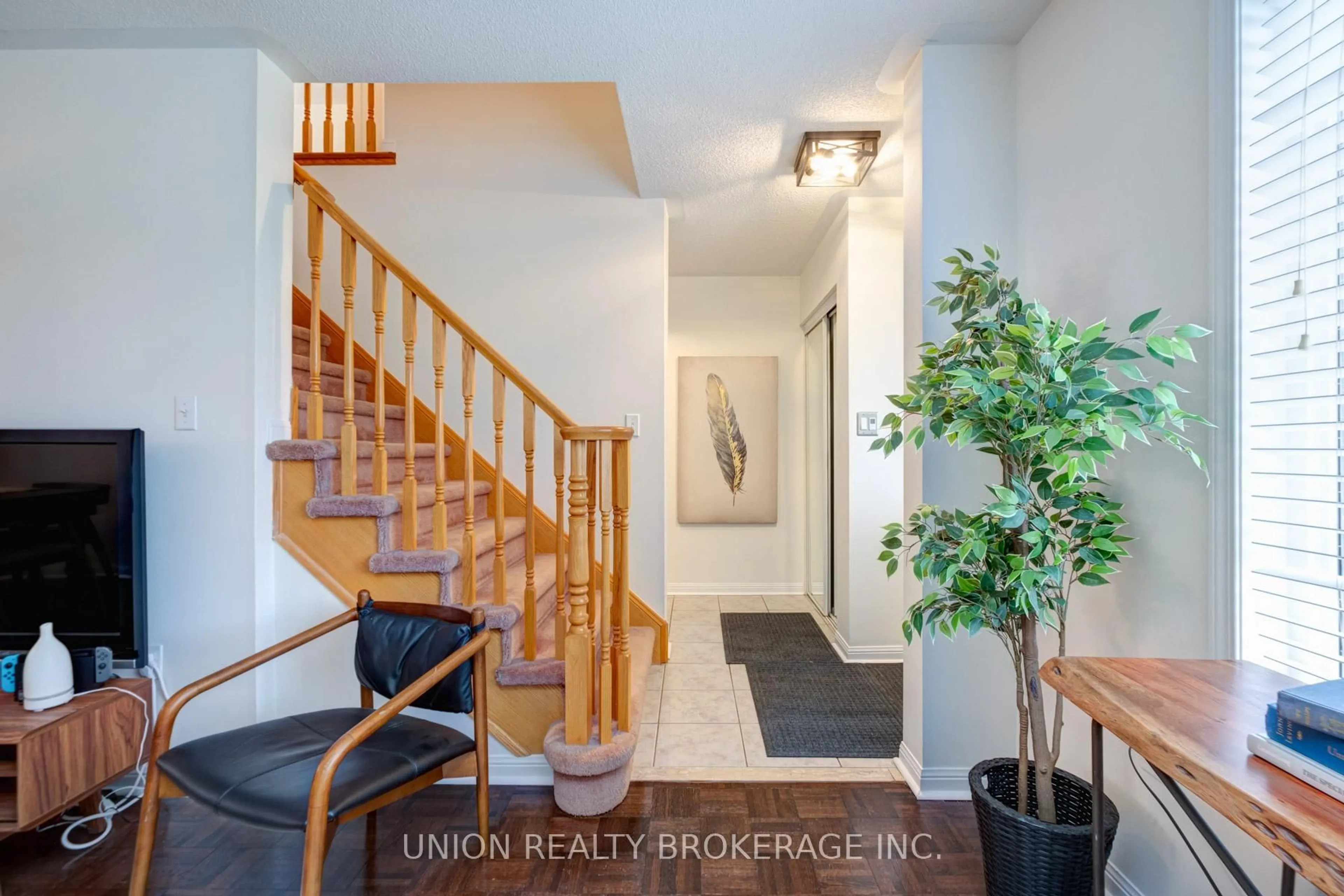 Indoor entryway for 84 Worthington Ave, Brampton Ontario L7A 1N9