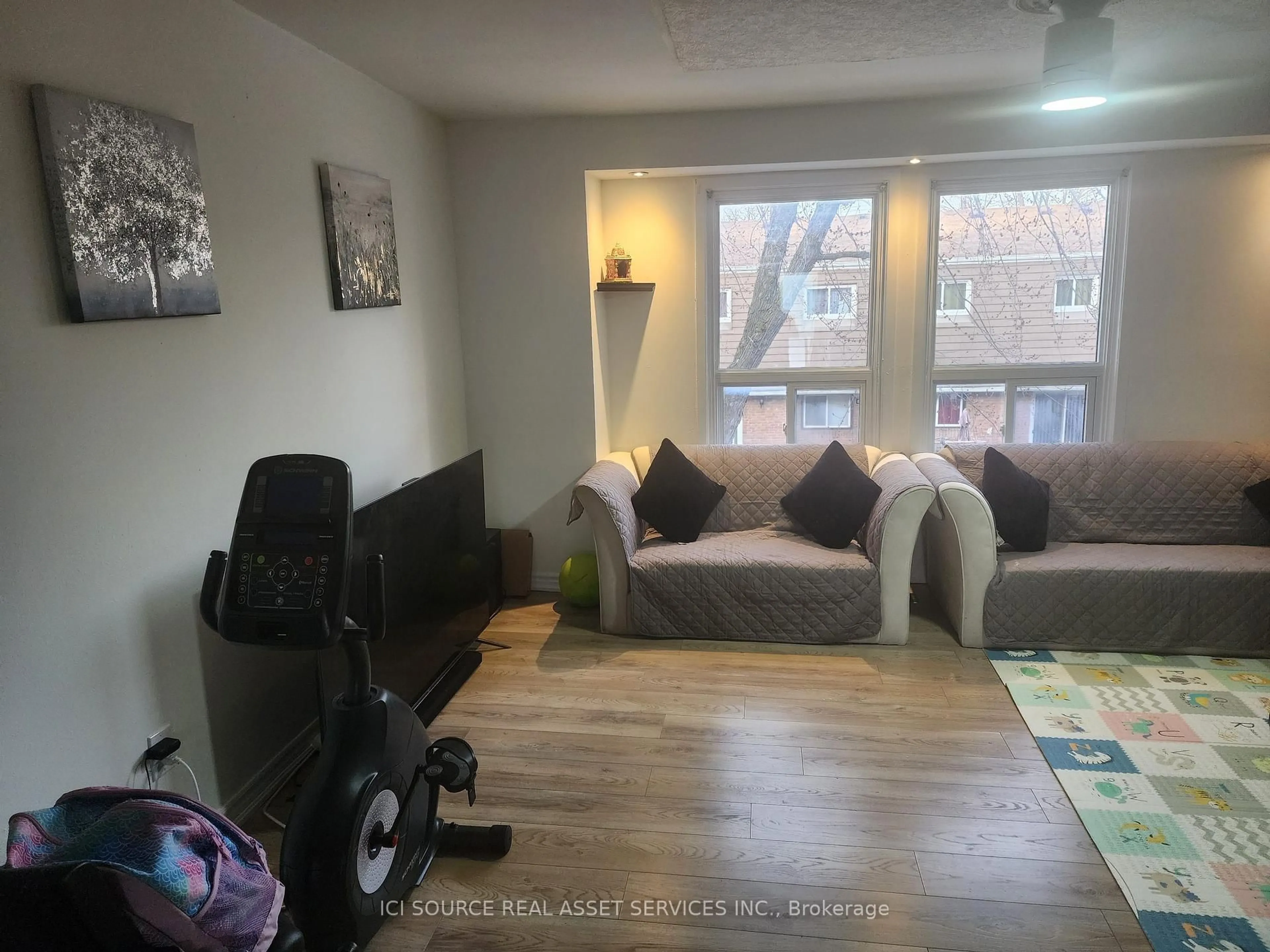 A pic of a room for 66 Enmount Dr, Brampton Ontario L6T 4C9