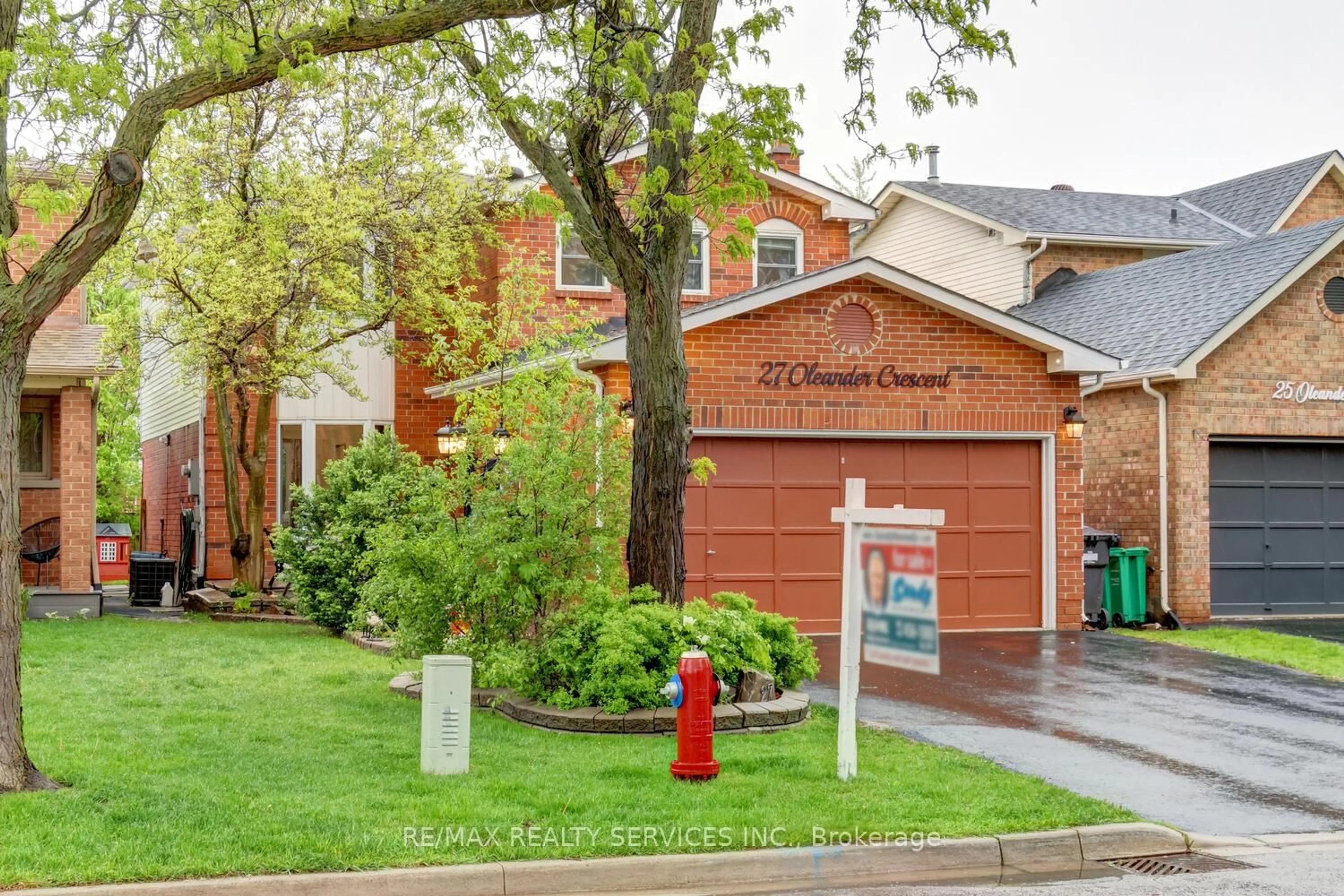 Home with brick exterior material, street for 27 Oleander Cres, Brampton Ontario L6Z 2C1