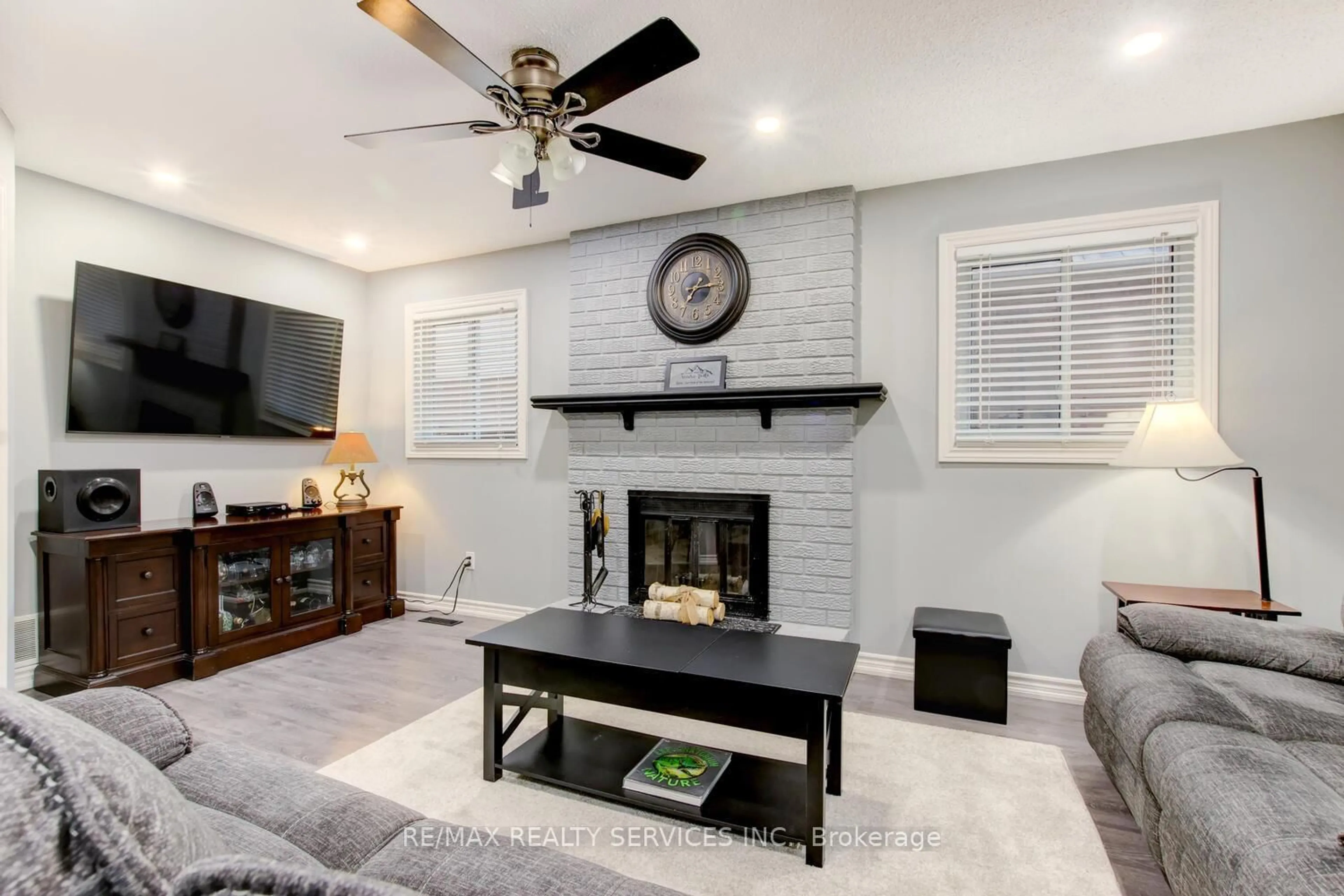 Living room with furniture, unknown for 27 Oleander Cres, Brampton Ontario L6Z 2C1