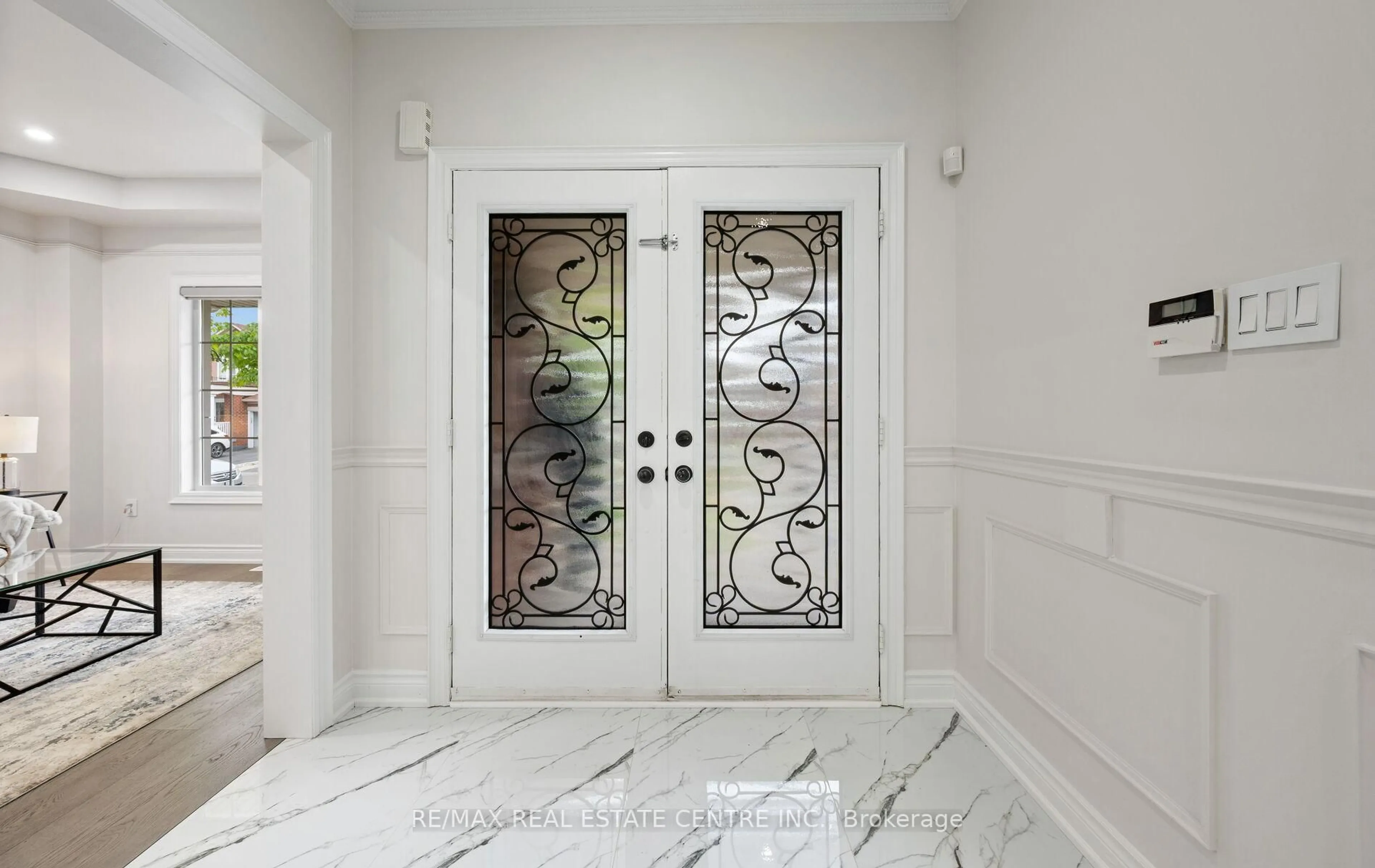Indoor entryway for 50 Amboise Cres, Brampton Ontario L7A 3H2