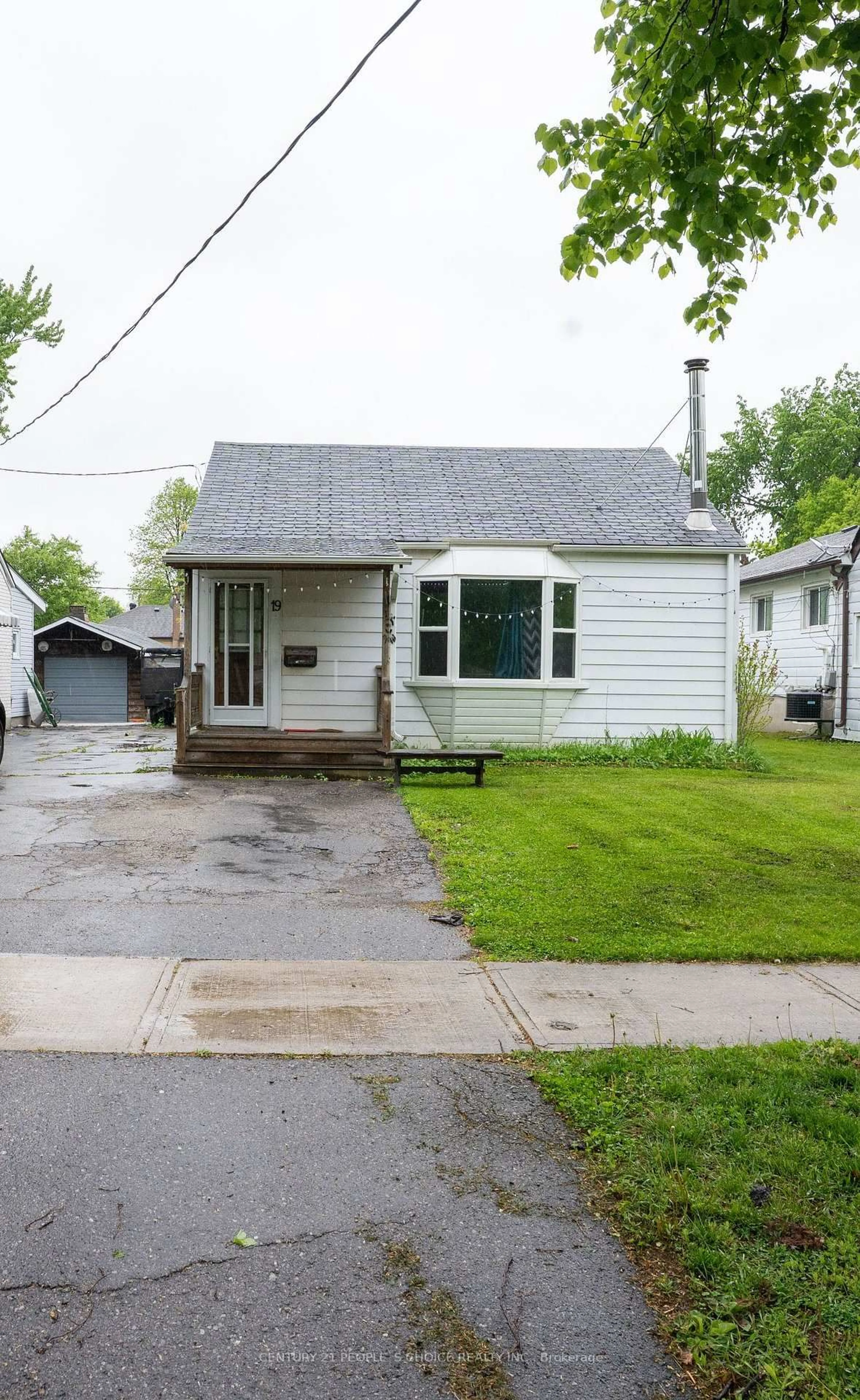 Home with vinyl exterior material, street for 19 Sunset Blvd, Brampton Ontario L1X 1W7