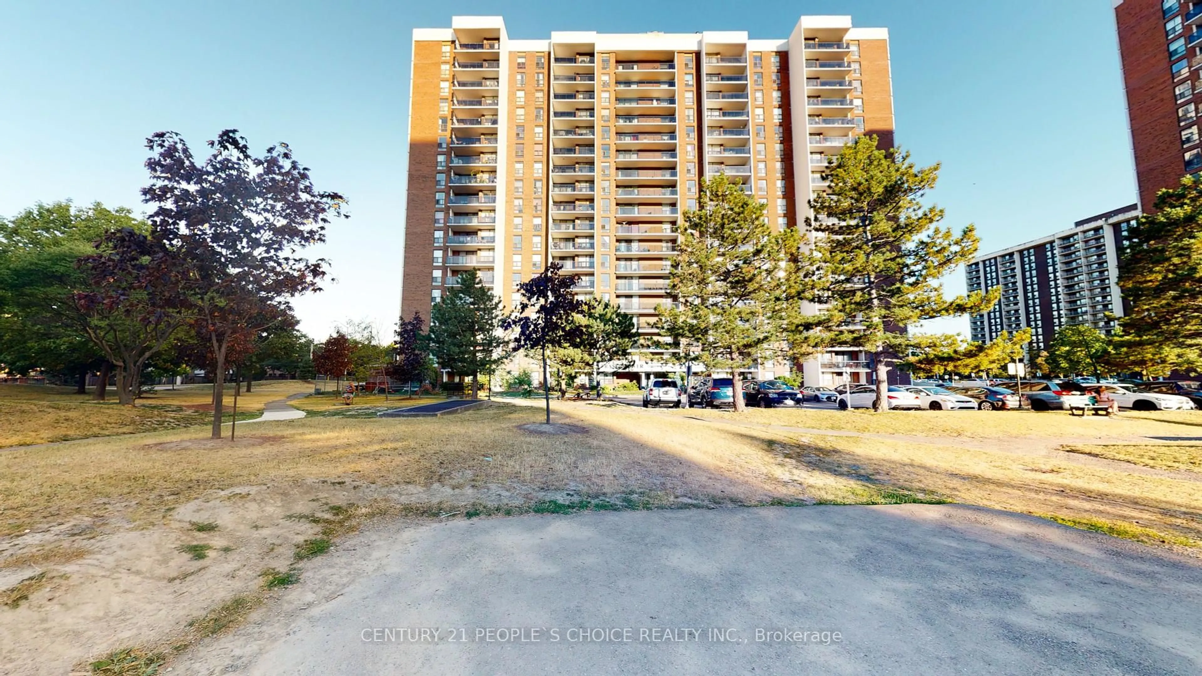 A pic from outside/outdoor area/front of a property/back of a property/a pic from drone, unknown for 21 Knightsbridge Rd #907, Brampton Ontario L6T 3Y1