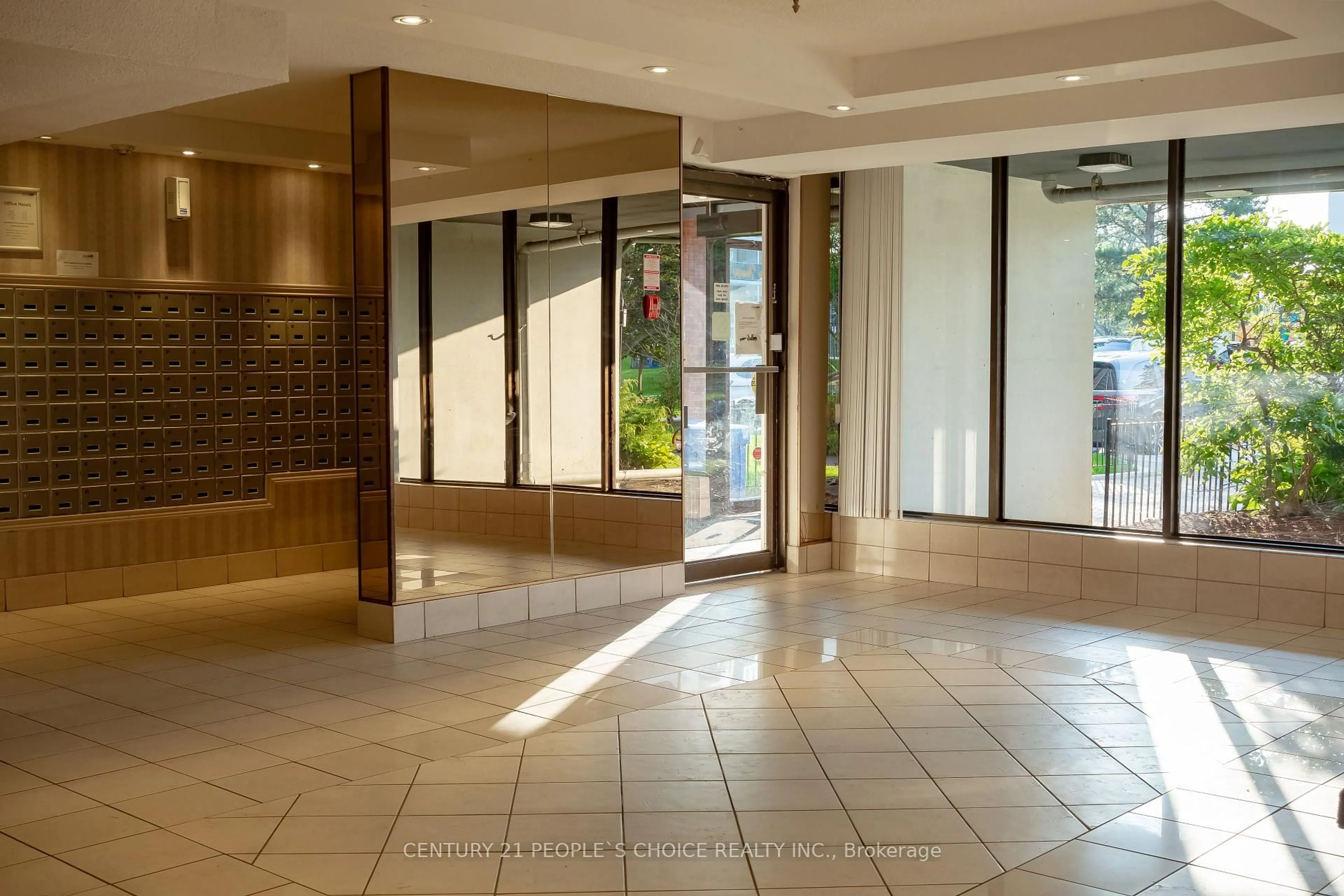 Indoor foyer for 21 Knightsbridge Rd #907, Brampton Ontario L6T 3Y1