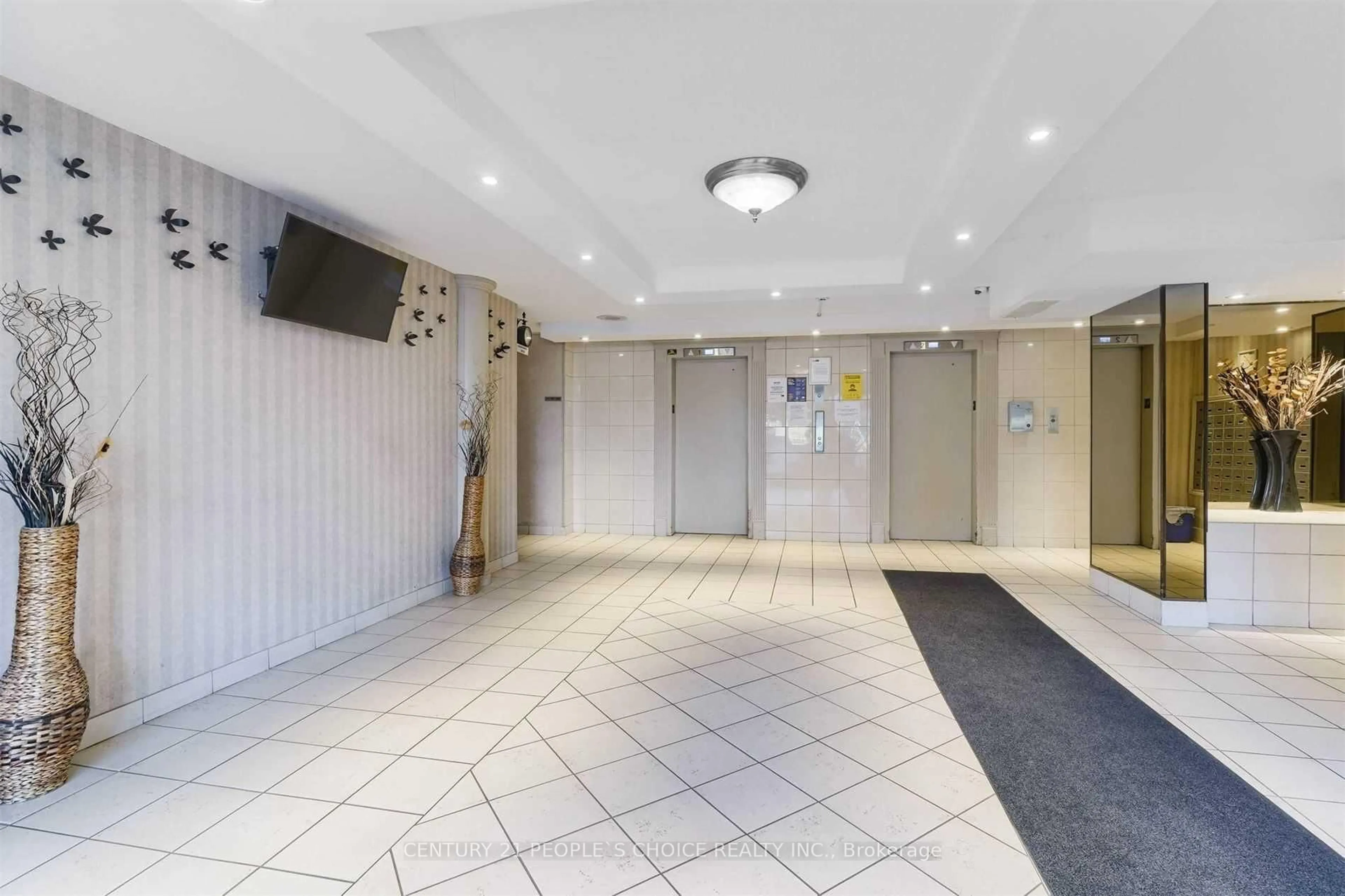 Indoor foyer for 21 Knightsbridge Rd #907, Brampton Ontario L6T 3Y1
