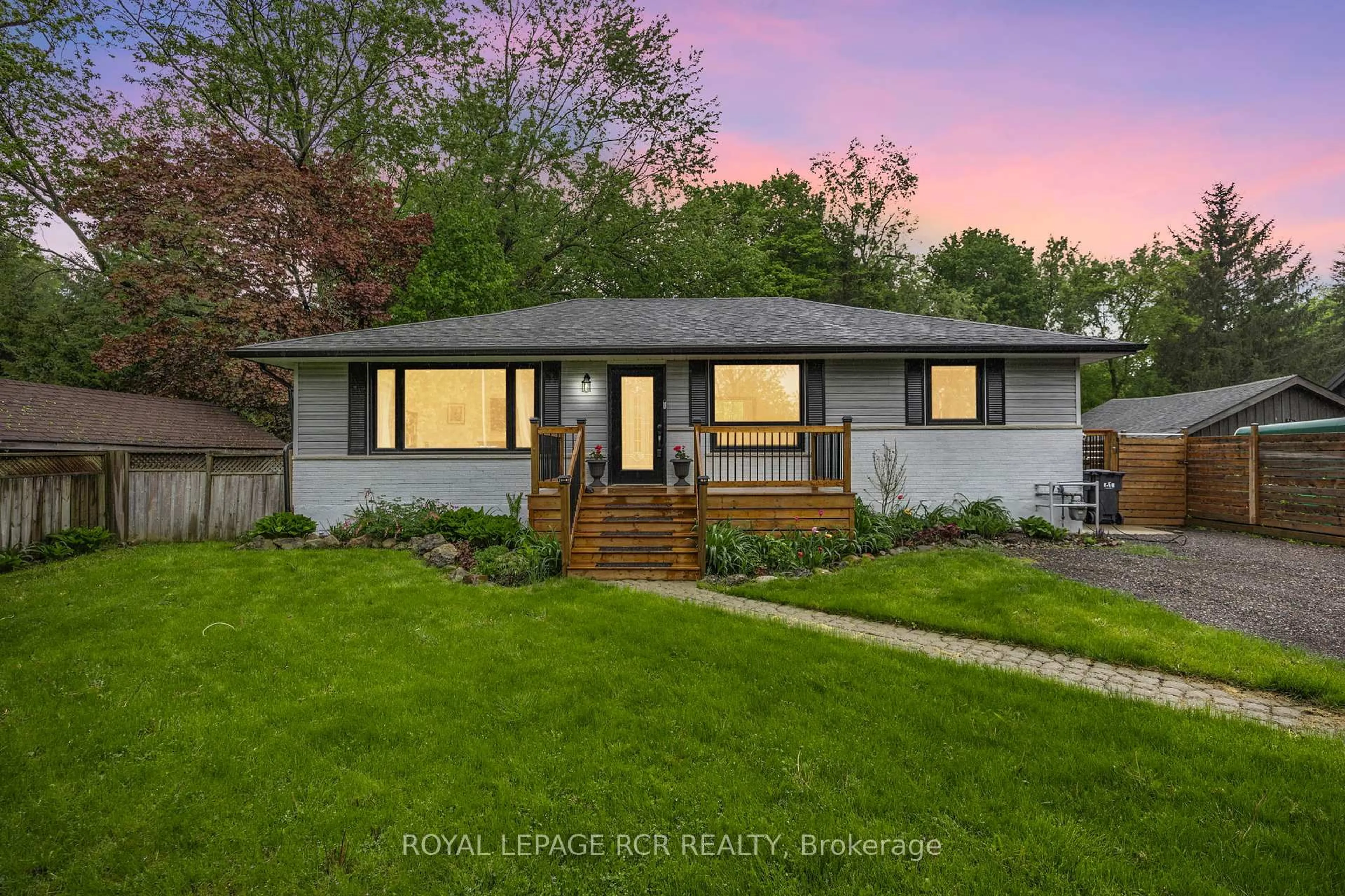 Home with vinyl exterior material, street for 61 William St, Caledon Ontario L7K 1N7