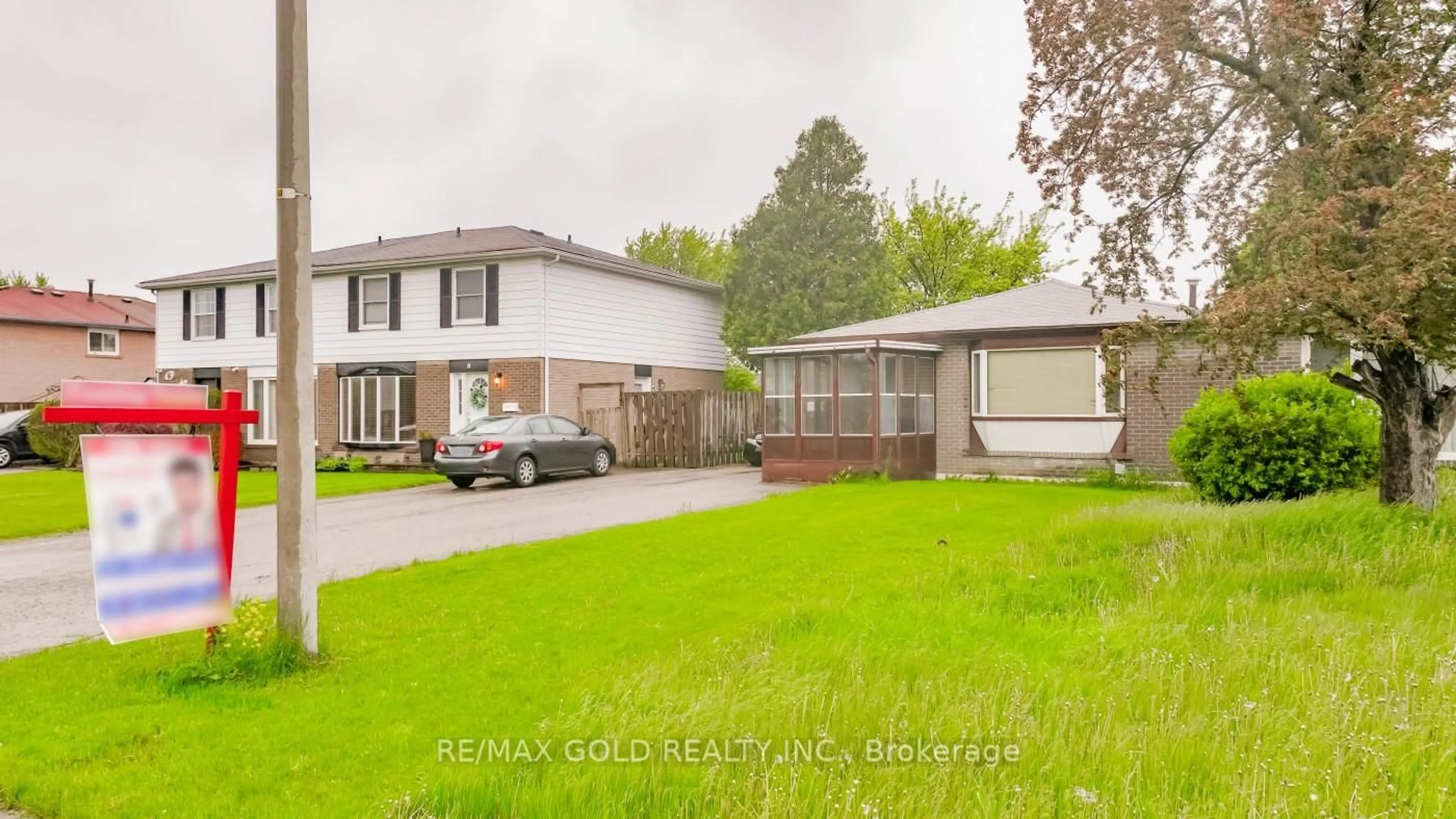 A pic from outside/outdoor area/front of a property/back of a property/a pic from drone, street for 10 Edenridge Dr, Brampton Ontario L6T 3B1