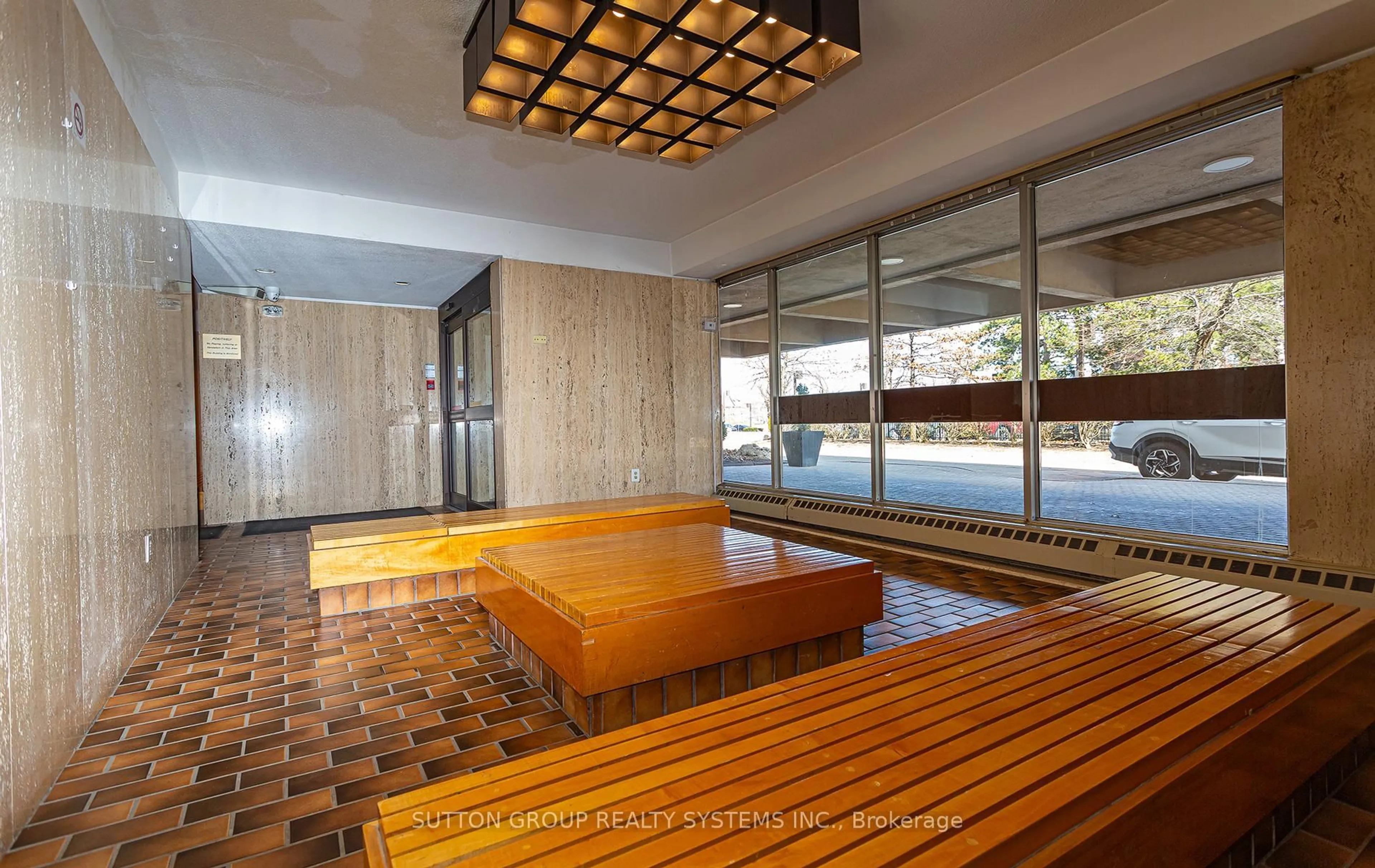 Indoor foyer for 31 Four Winds Dr #912, Toronto Ontario M3J 1K9