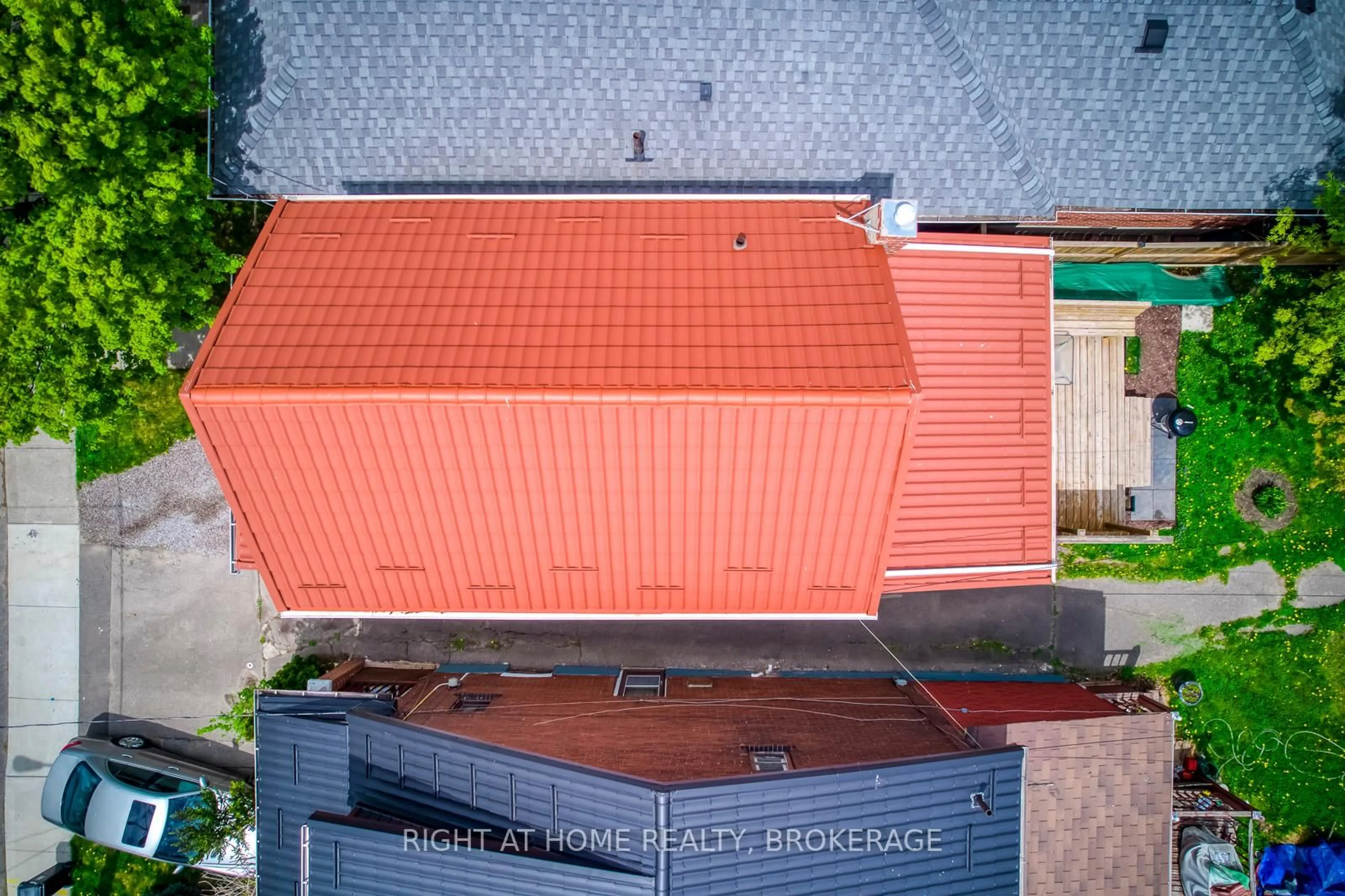 A pic from outside/outdoor area/front of a property/back of a property/a pic from drone, city buildings view from balcony for 39 Sixteenth St, Toronto Ontario M8V 3J7
