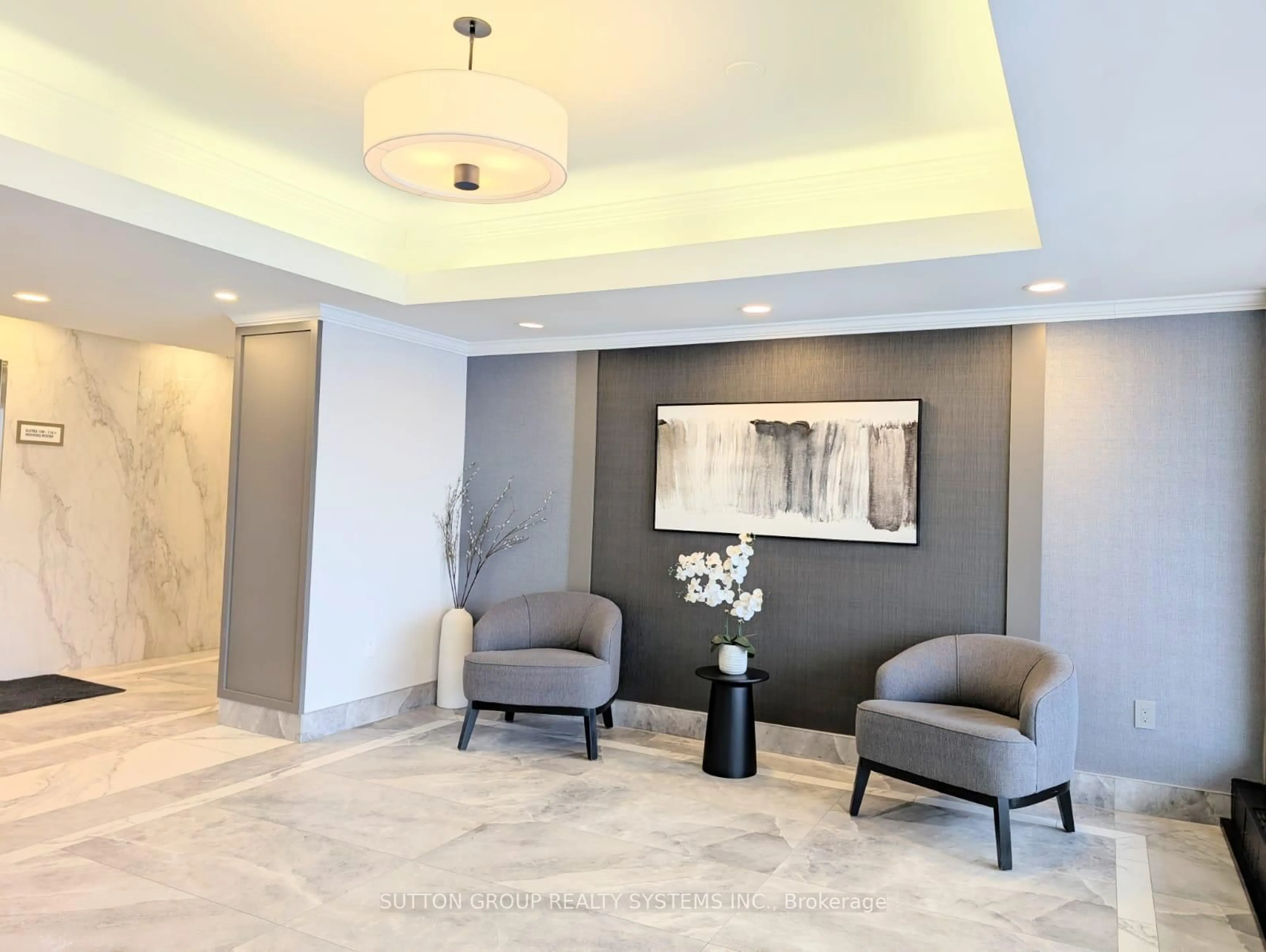Indoor foyer for 2900 Battleford Rd #309, Mississauga Ontario L5N 2V9