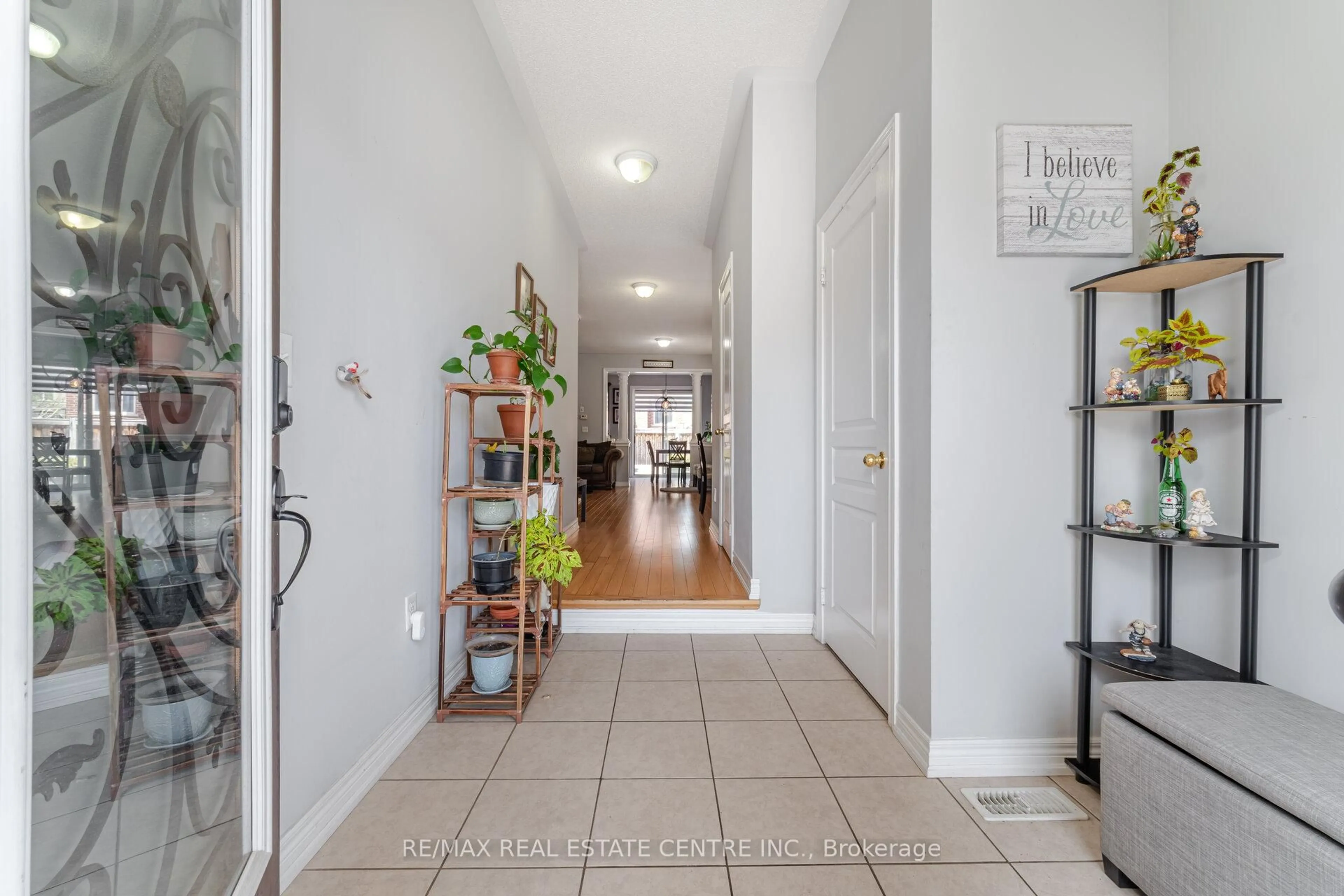Indoor entryway for 15 Vanderpool Cres, Brampton Ontario L6P 3W9