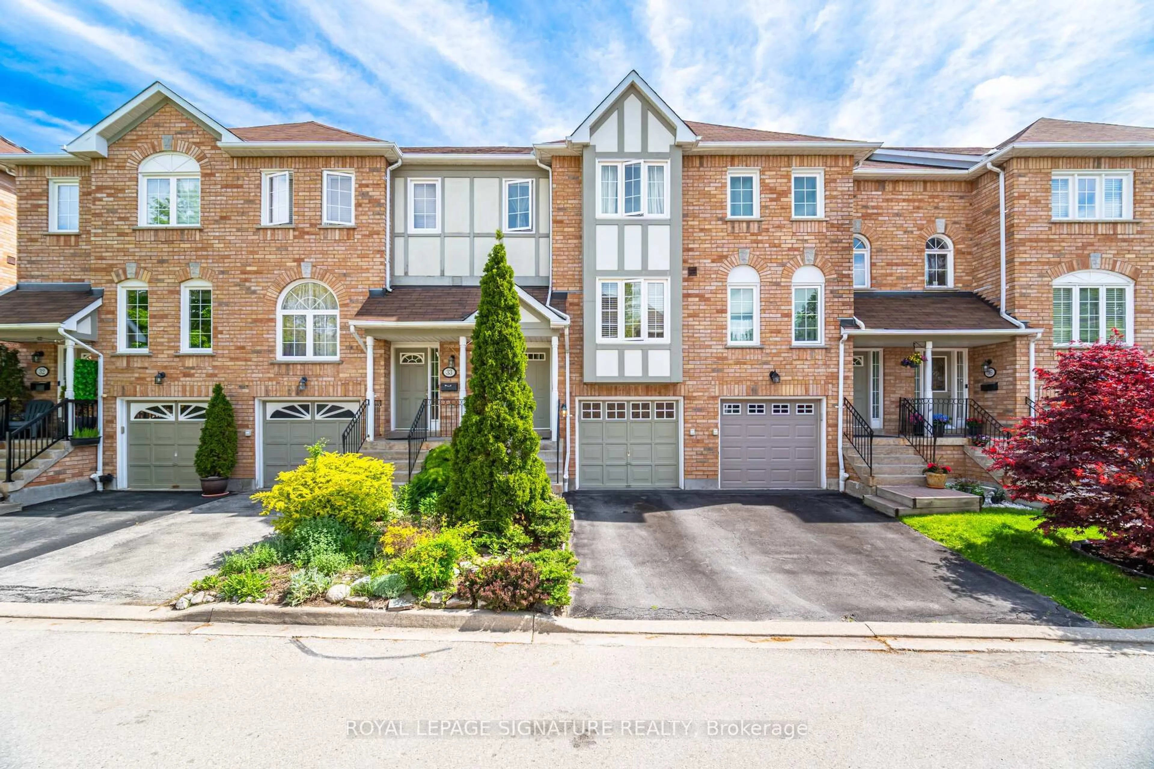Home with brick exterior material, street for 2350 Britannia Rd #34, Mississauga Ontario L5M 6A7