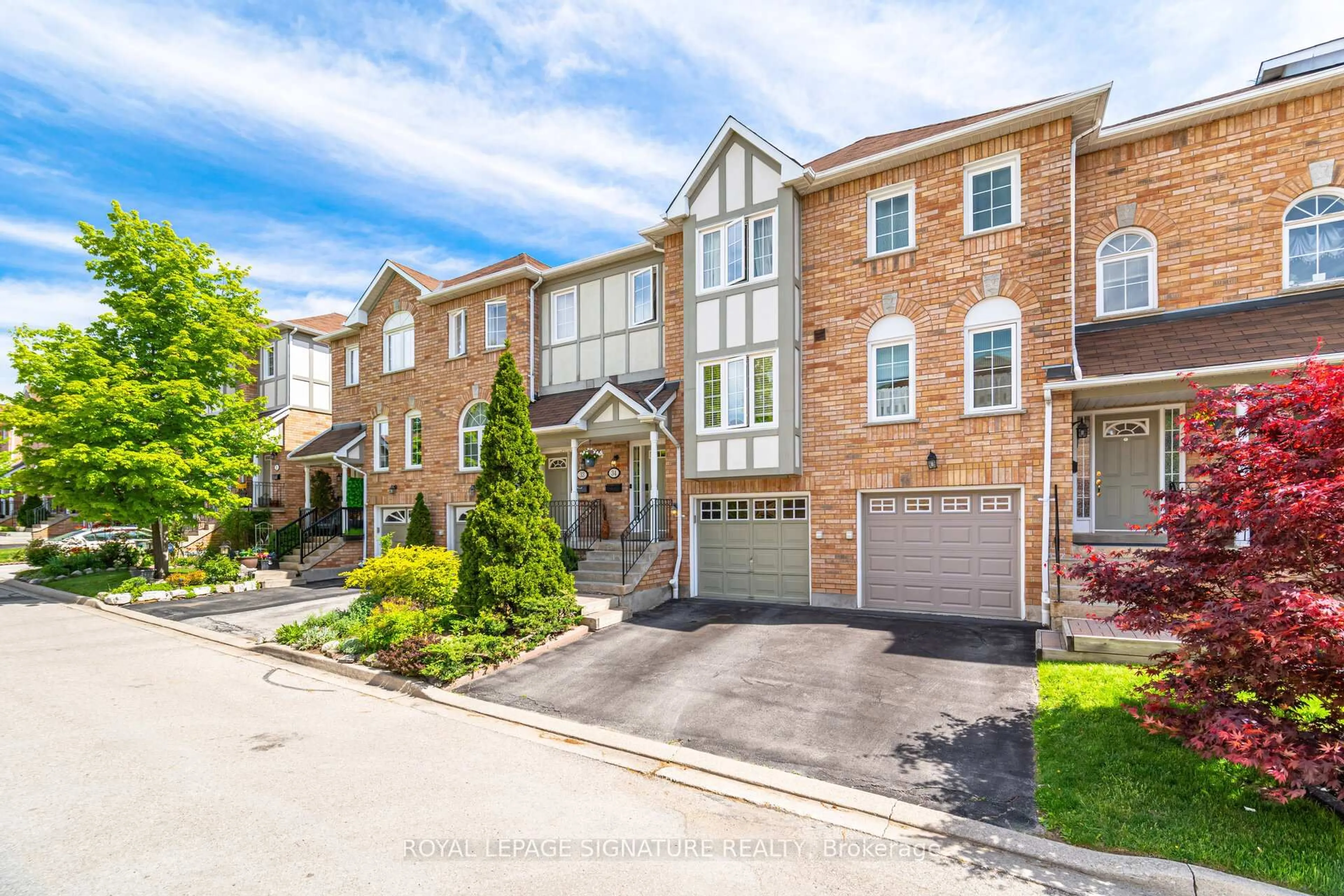 Home with brick exterior material, street for 2350 Britannia Rd #34, Mississauga Ontario L5M 6A7