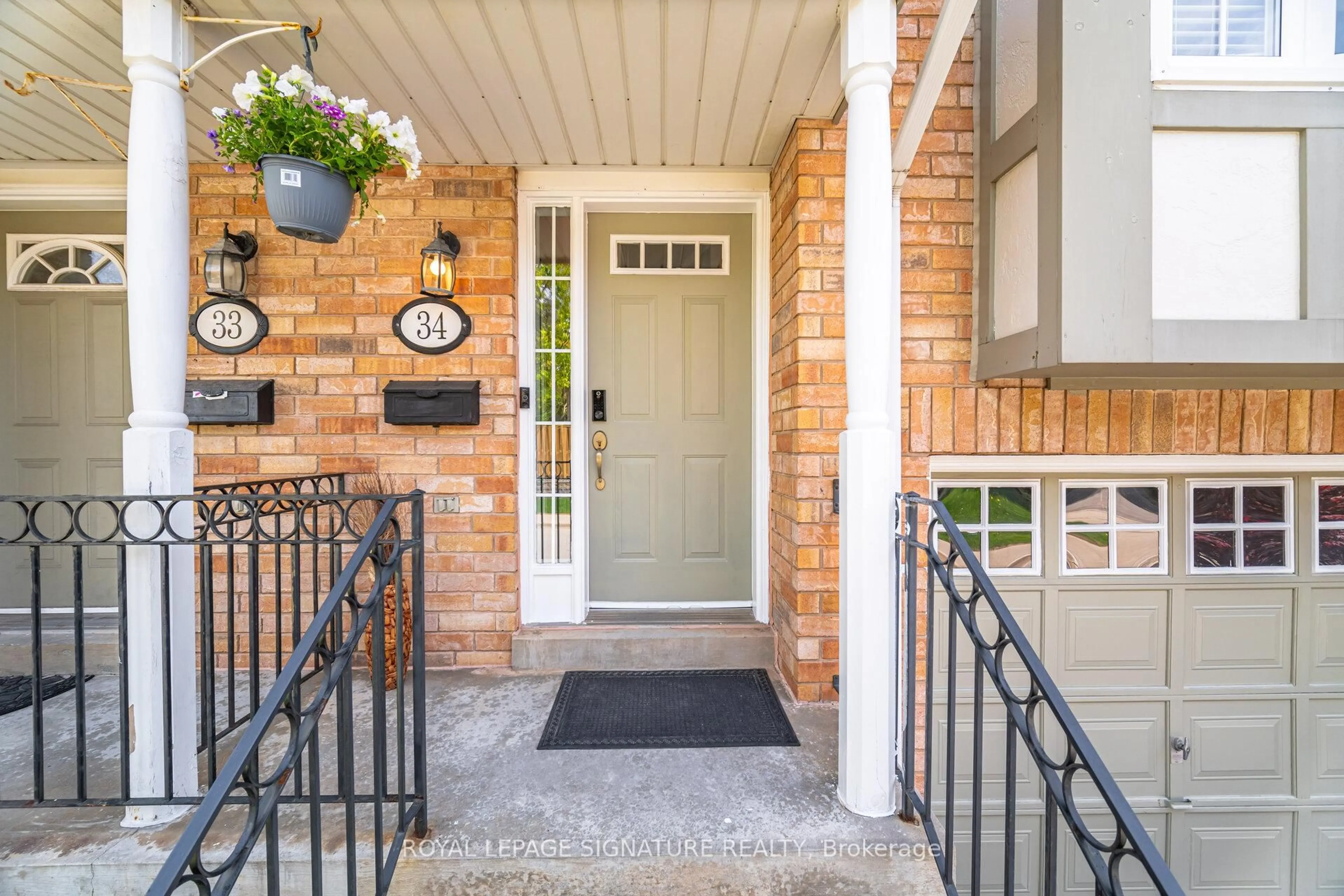 Indoor entryway for 2350 Britannia Rd #34, Mississauga Ontario L5M 6A7