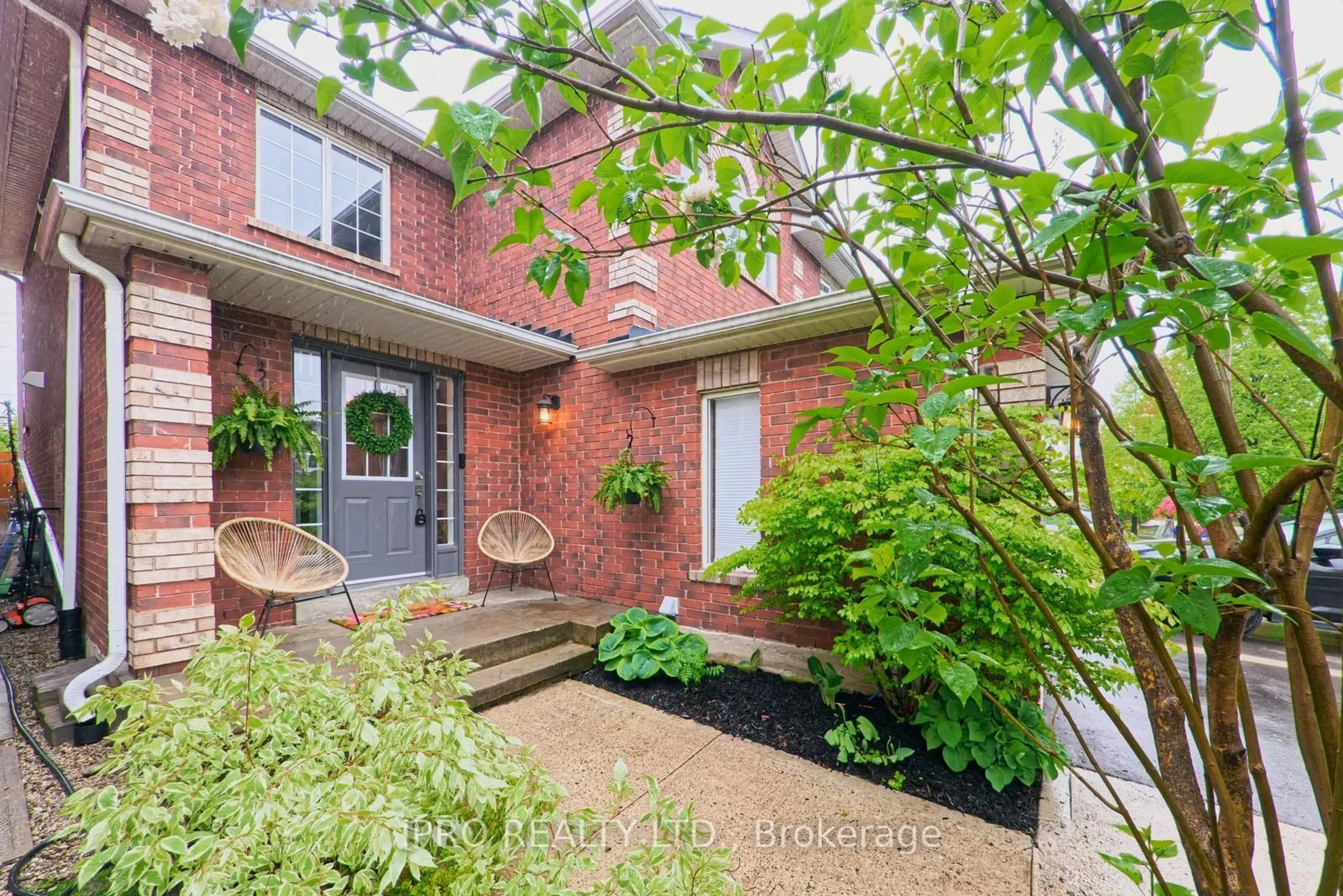 Home with brick exterior material, street for 23 McClure Crt, Halton Hills Ontario L7G 5X6