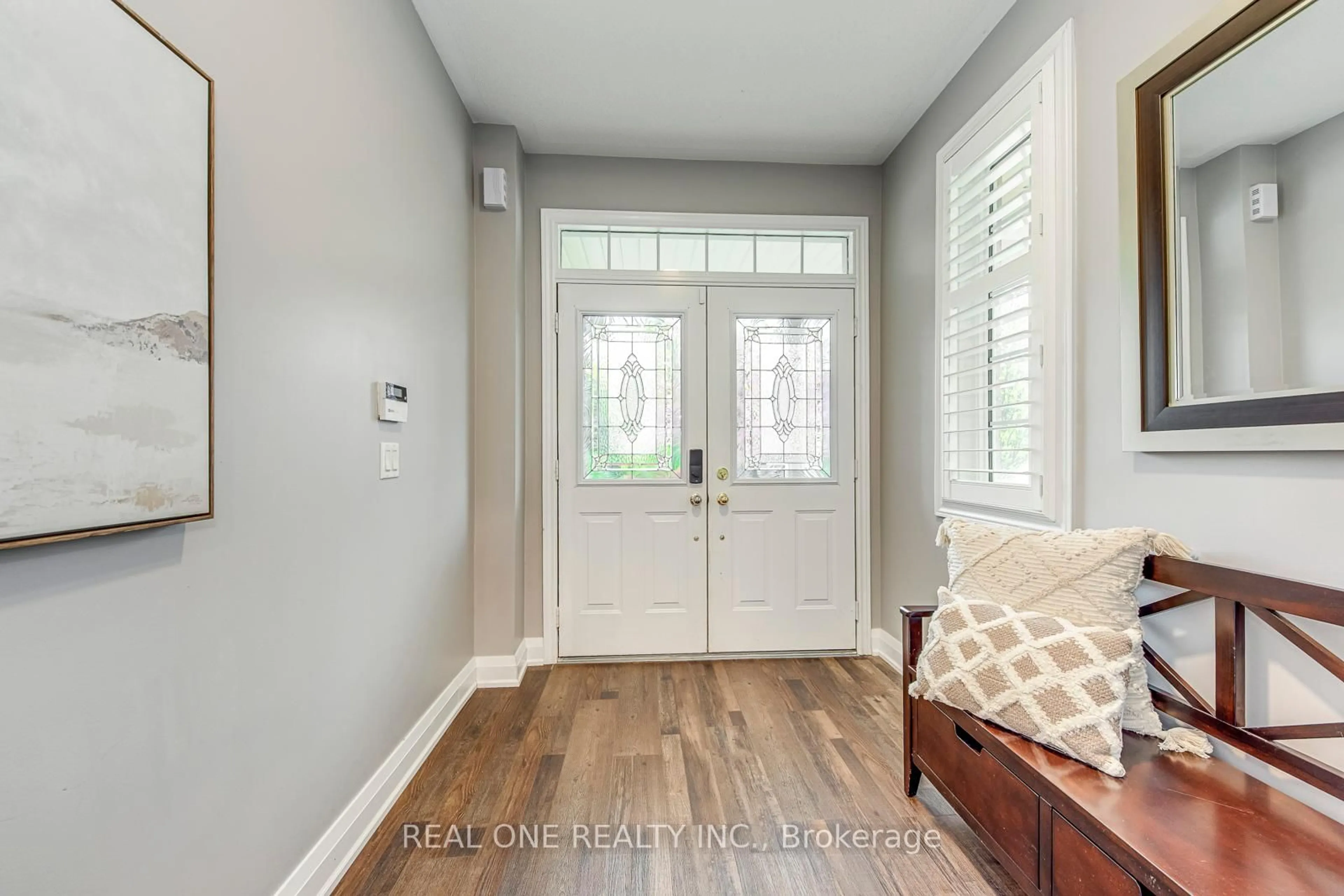 Indoor entryway for 3789 Quiet Creek Dr, Mississauga Ontario L5M 8A9