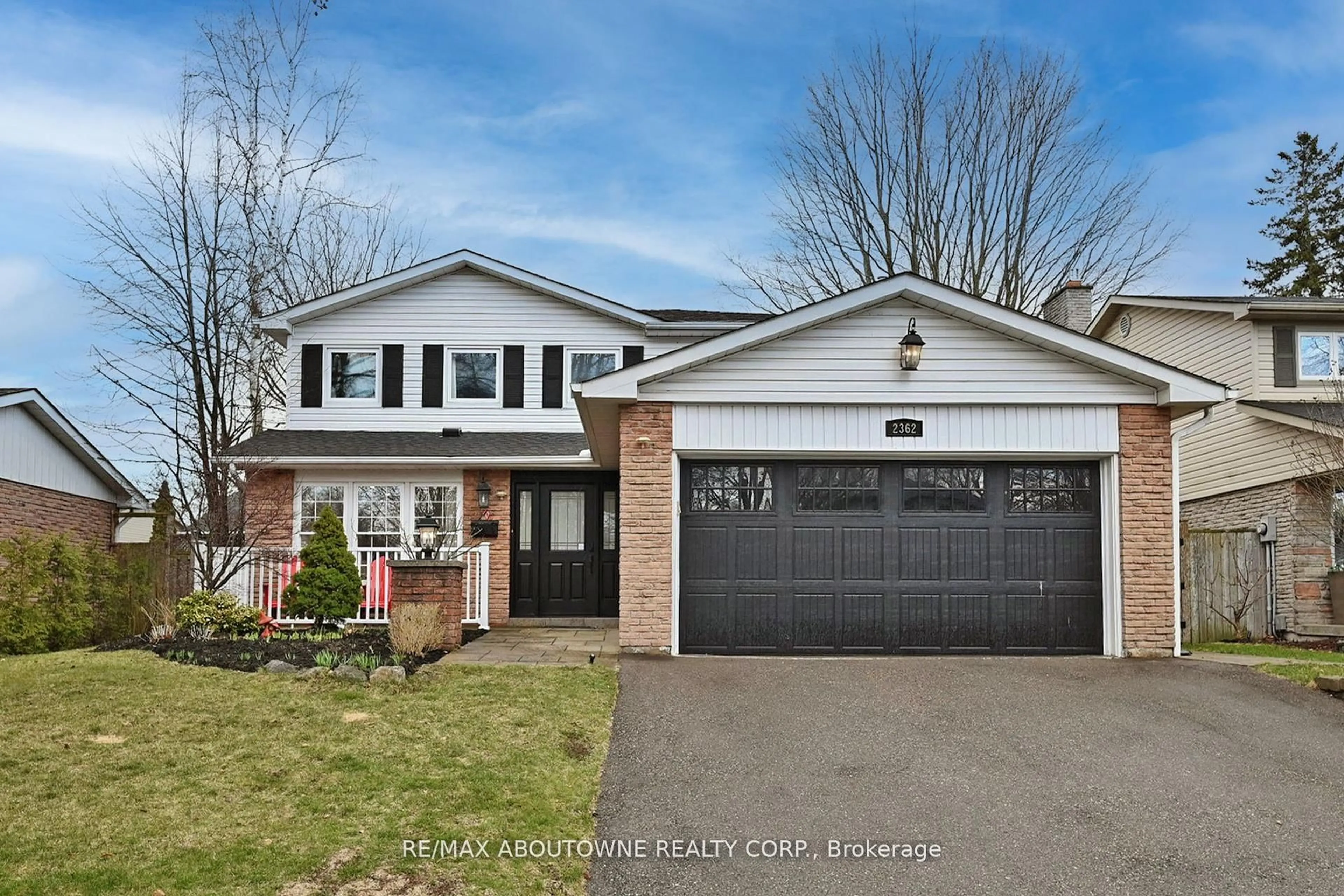 Home with vinyl exterior material, street for 2362 Canso Rd, Oakville Ontario L6J 5W6