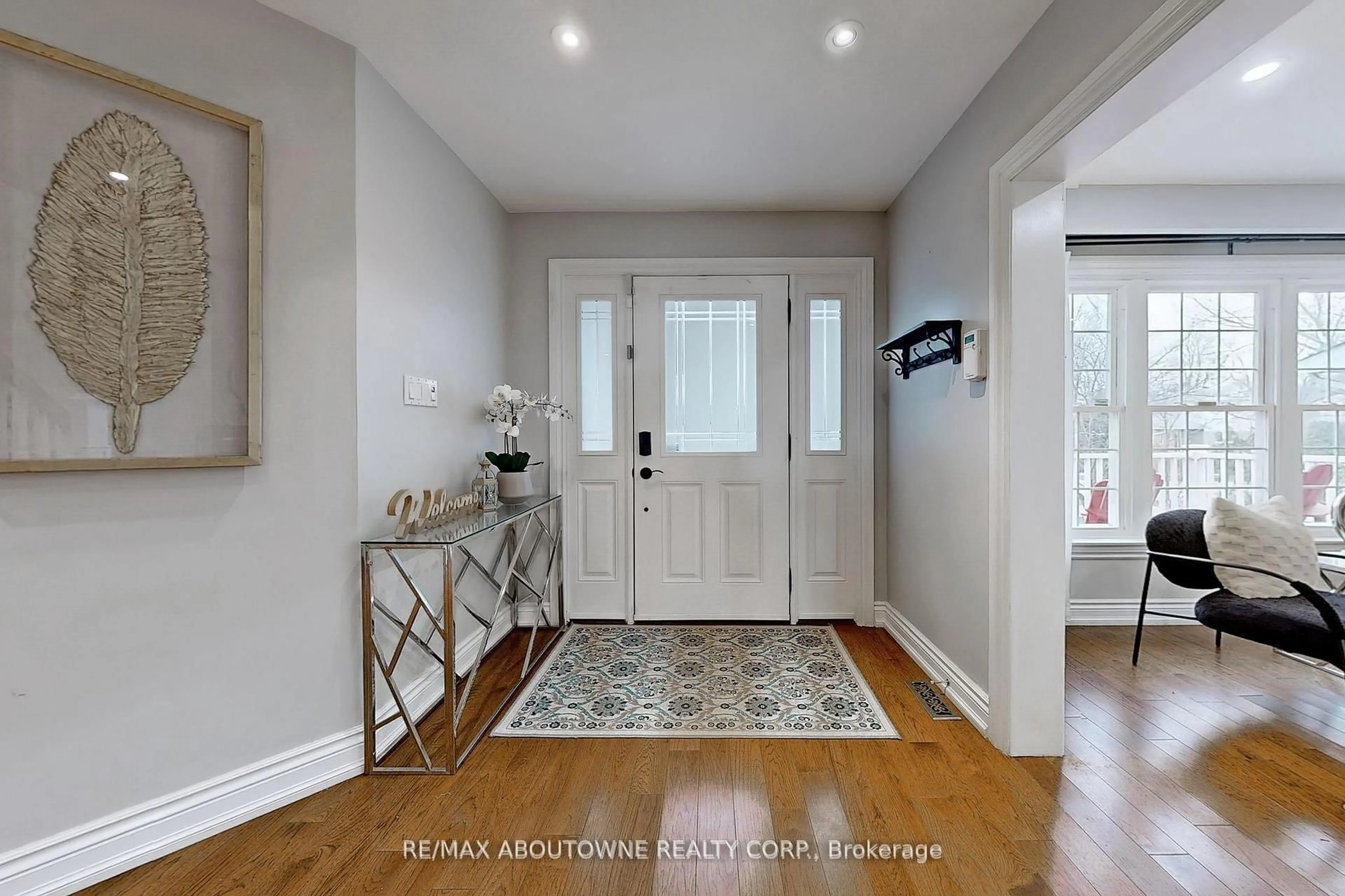Indoor entryway for 2362 Canso Rd, Oakville Ontario L6J 5W6