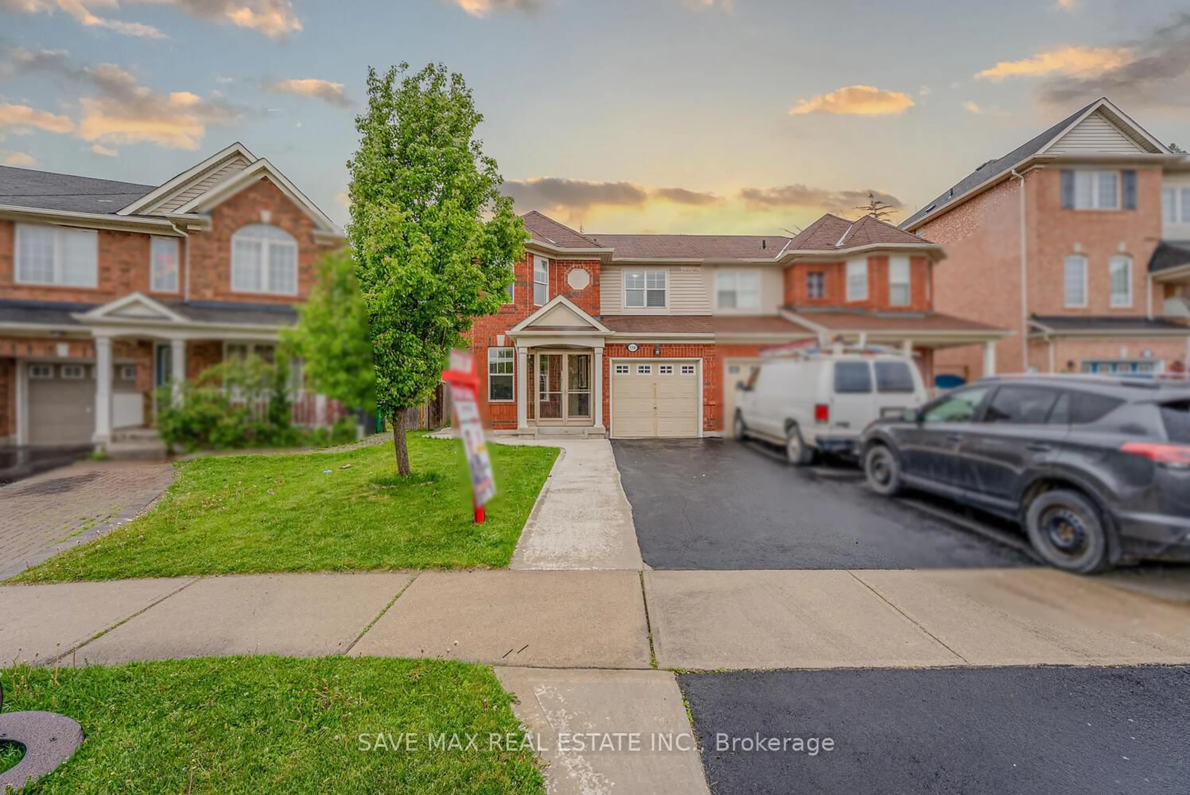 A pic from outside/outdoor area/front of a property/back of a property/a pic from drone, street for 114 Decker Hollow Circ, Brampton Ontario L6X 0L5
