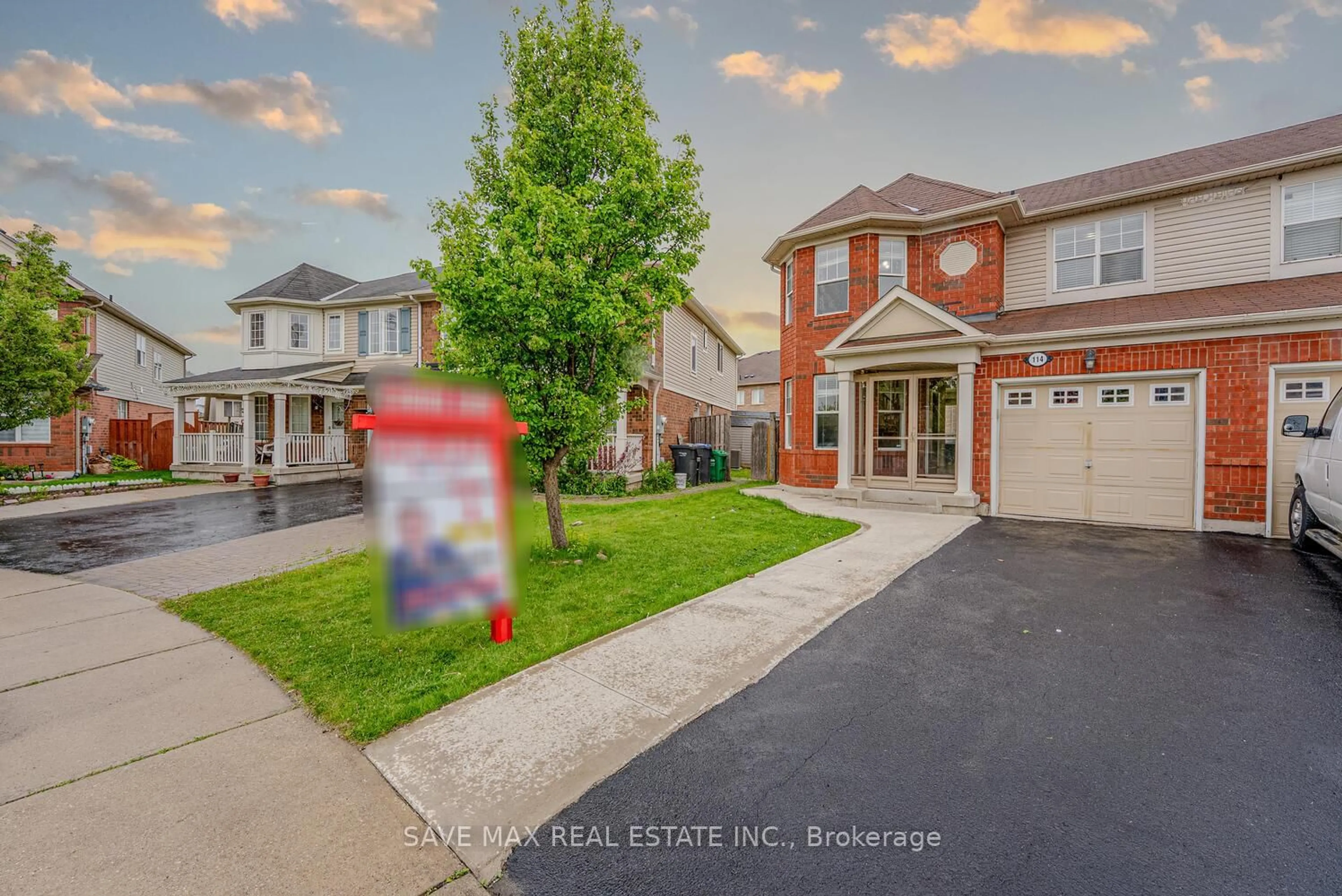 A pic from outside/outdoor area/front of a property/back of a property/a pic from drone, street for 114 Decker Hollow Circ, Brampton Ontario L6X 0L5