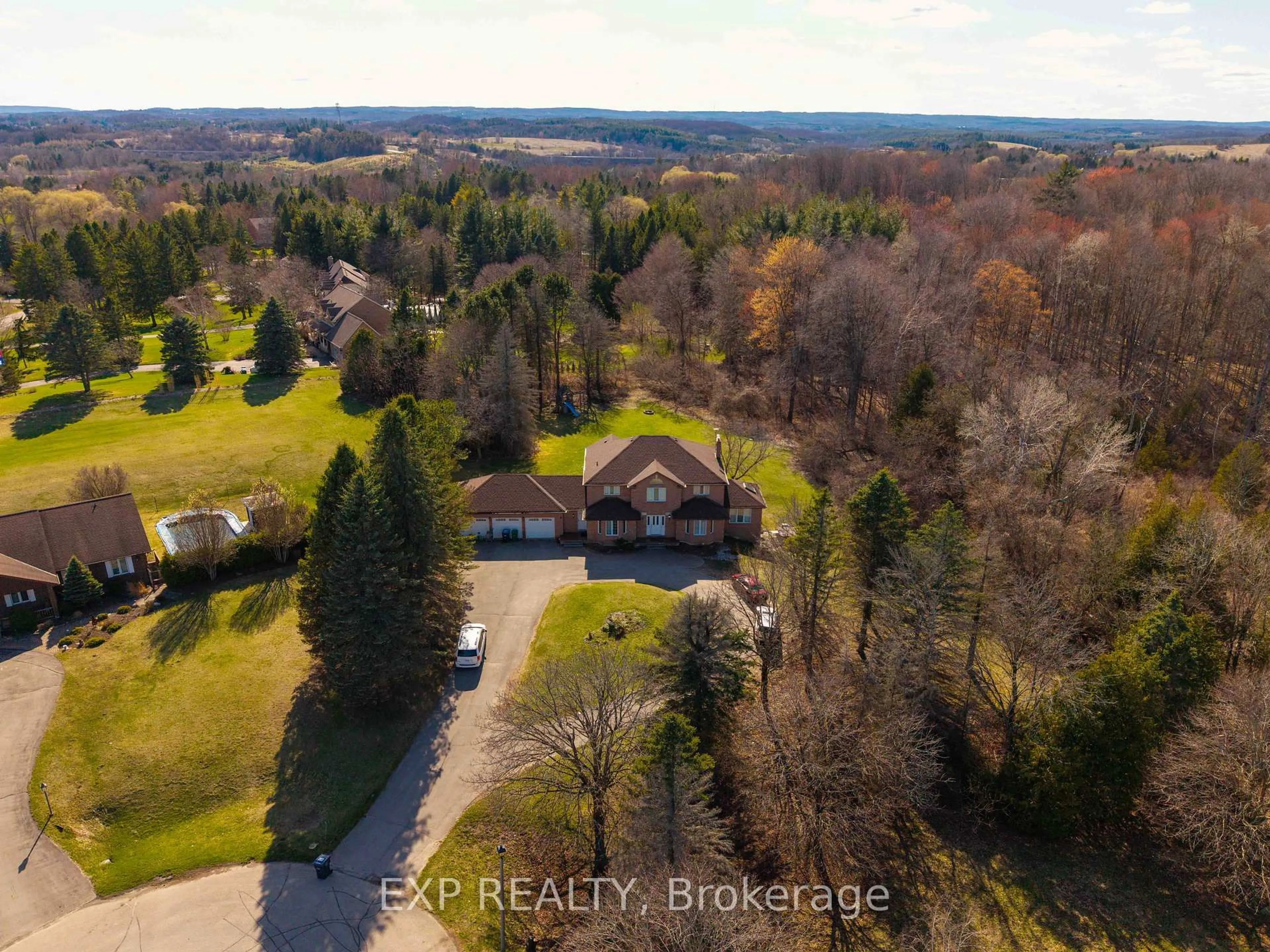 A pic from outside/outdoor area/front of a property/back of a property/a pic from drone, water/lake/river/ocean view for 6 Dobson Crt, Caledon Ontario L7E 0B2