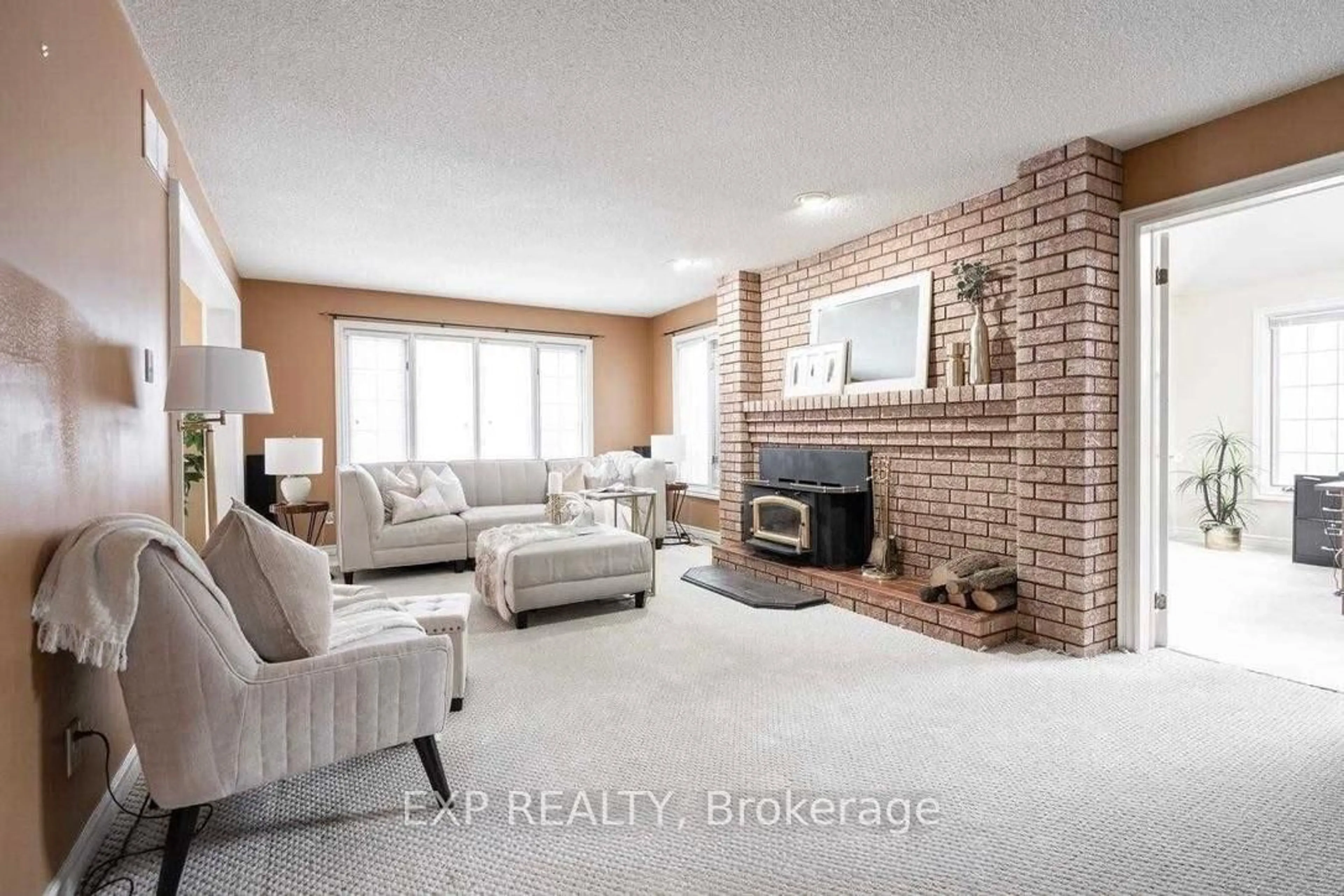 Living room with furniture, ceramic/tile floor for 6 Dobson Crt, Caledon Ontario L7E 0B2