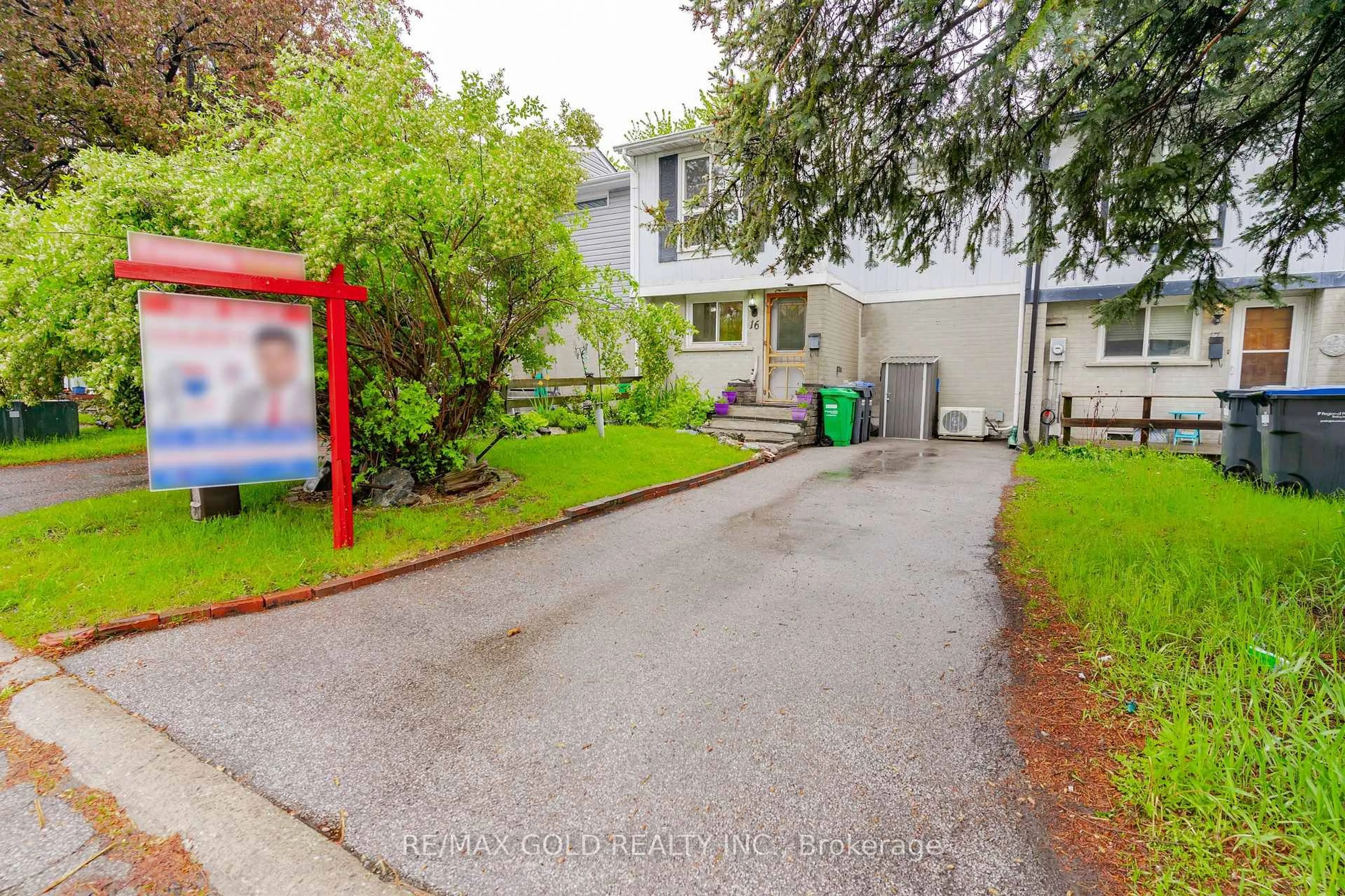 Unknown for 16 Gatsby Sq, Brampton Ontario L6S 2H4