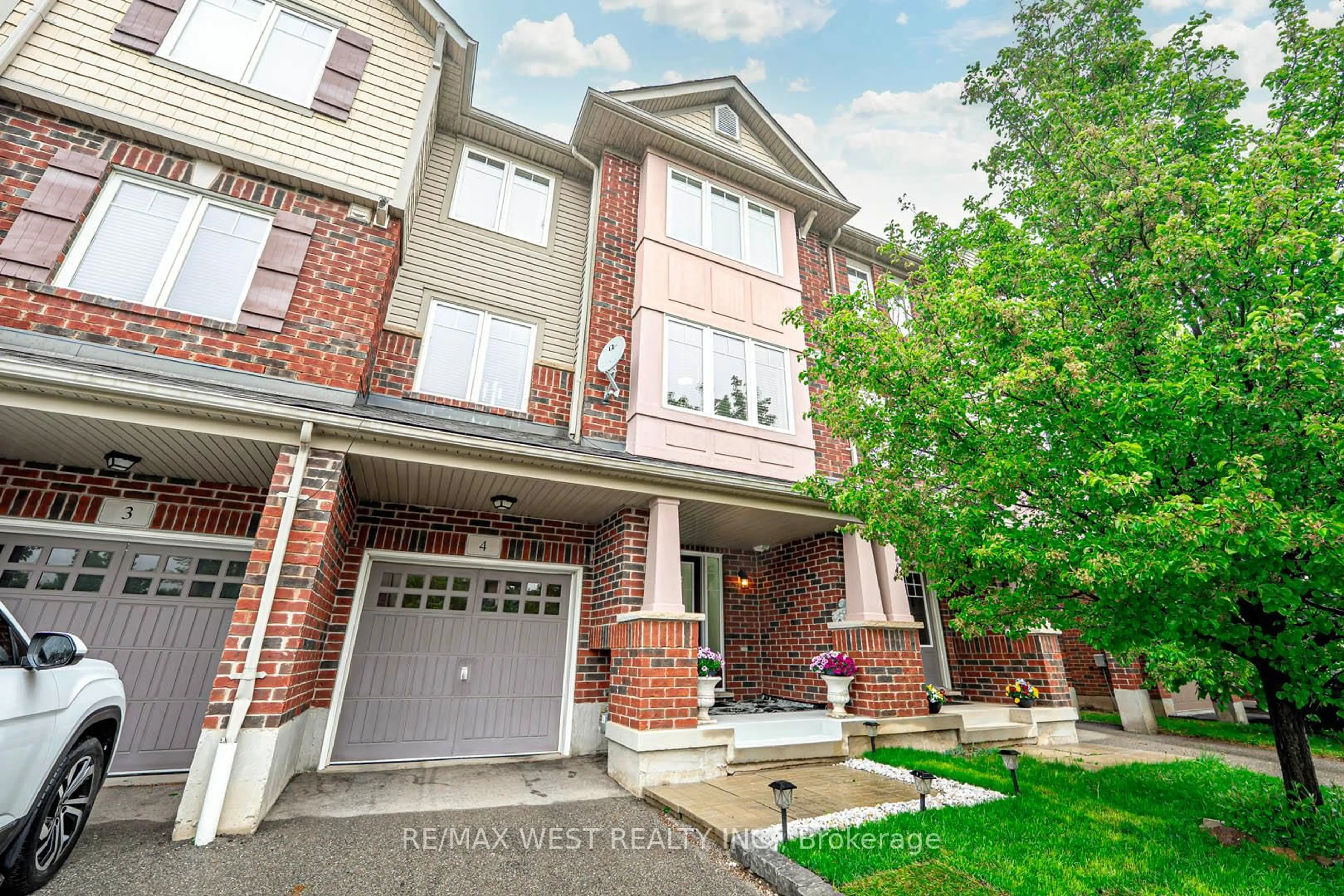 Home with brick exterior material, street for 3050 Rotary Way #4, Burlington Ontario L7M 0G8