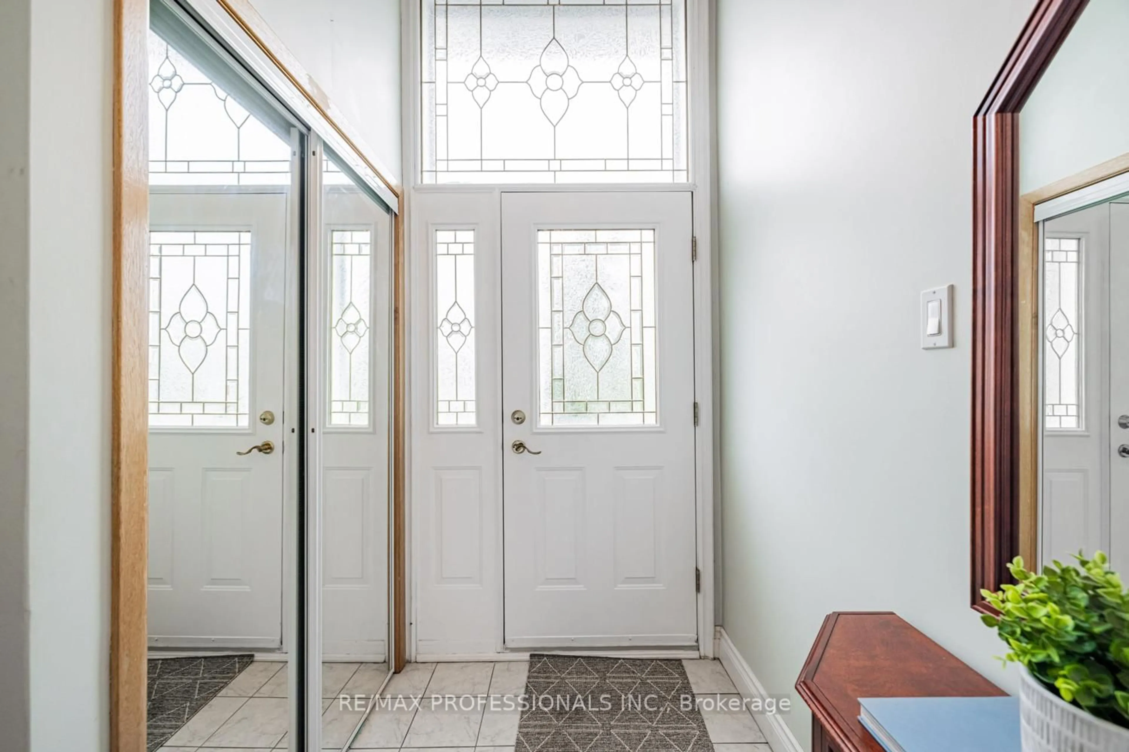 Indoor entryway for 85 Blossom Cres, Toronto Ontario M3N 2B1