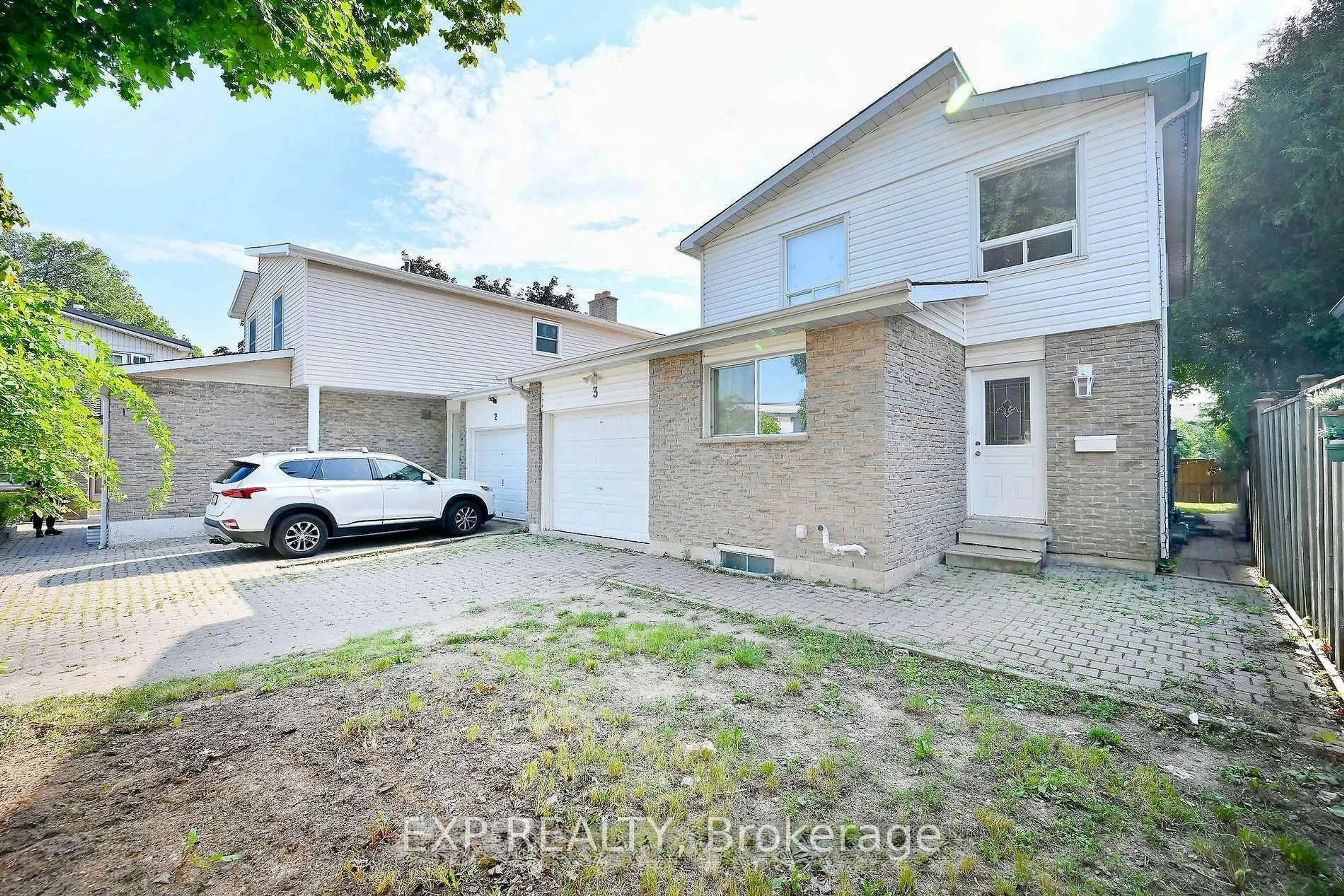 A pic from outside/outdoor area/front of a property/back of a property/a pic from drone, street for 3 Moonstream Crt #3, Mississauga Ontario L5N 2P8