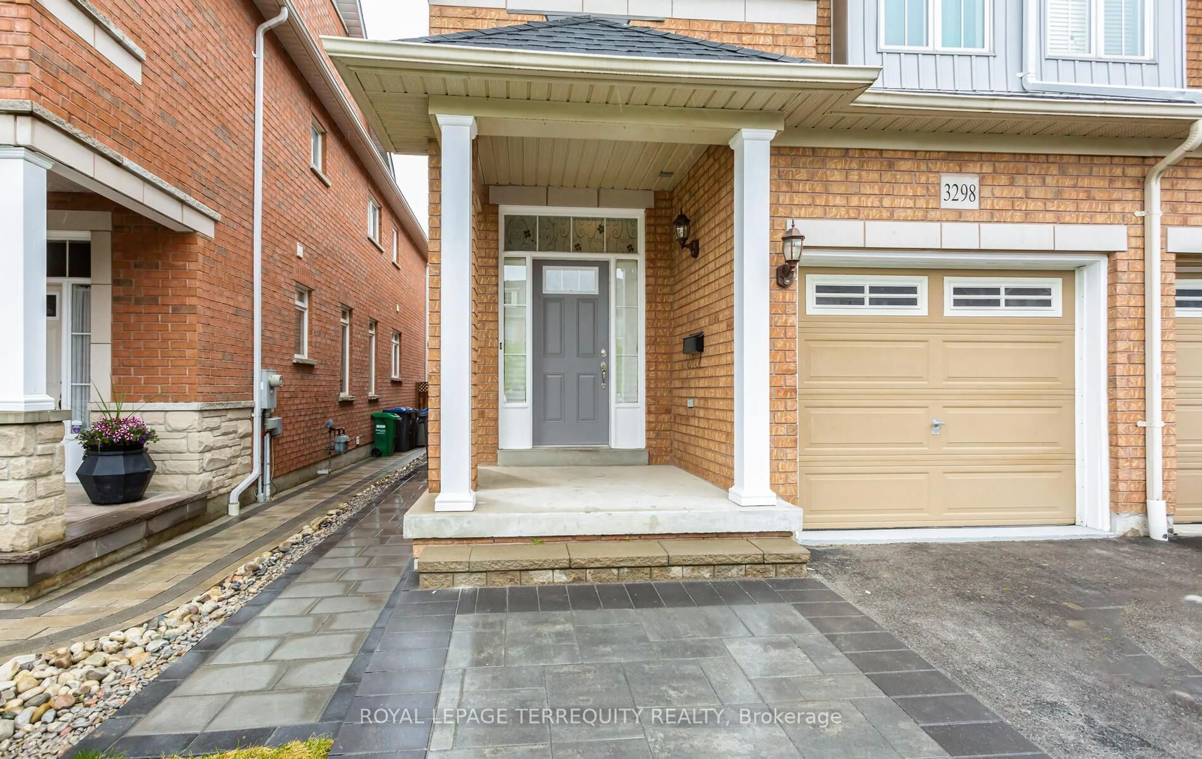 Home with brick exterior material, street for 3298 Sunlight St, Mississauga Ontario L5M 0G8