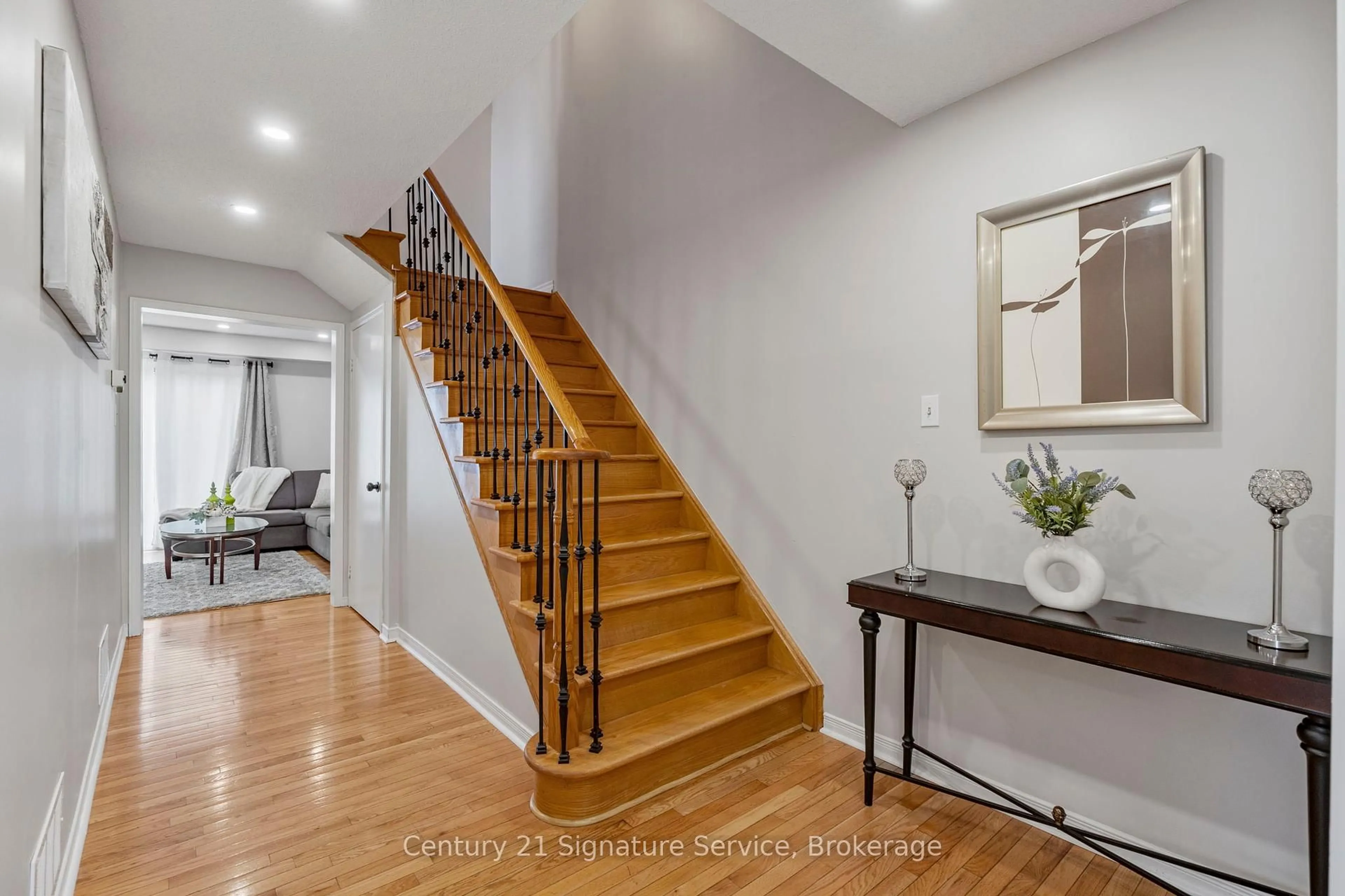 Indoor entryway for 80 Dutch Cres, Brampton Ontario L6Y 3X1