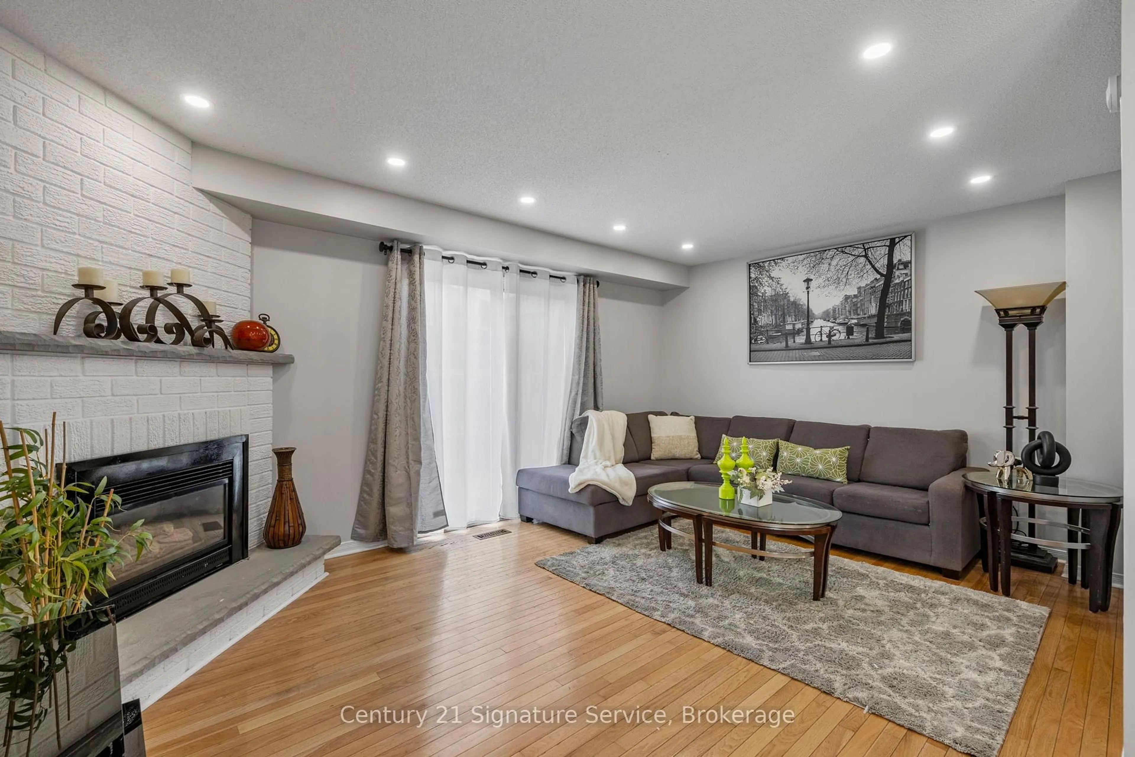 Living room with furniture, wood/laminate floor for 80 Dutch Cres, Brampton Ontario L6Y 3X1