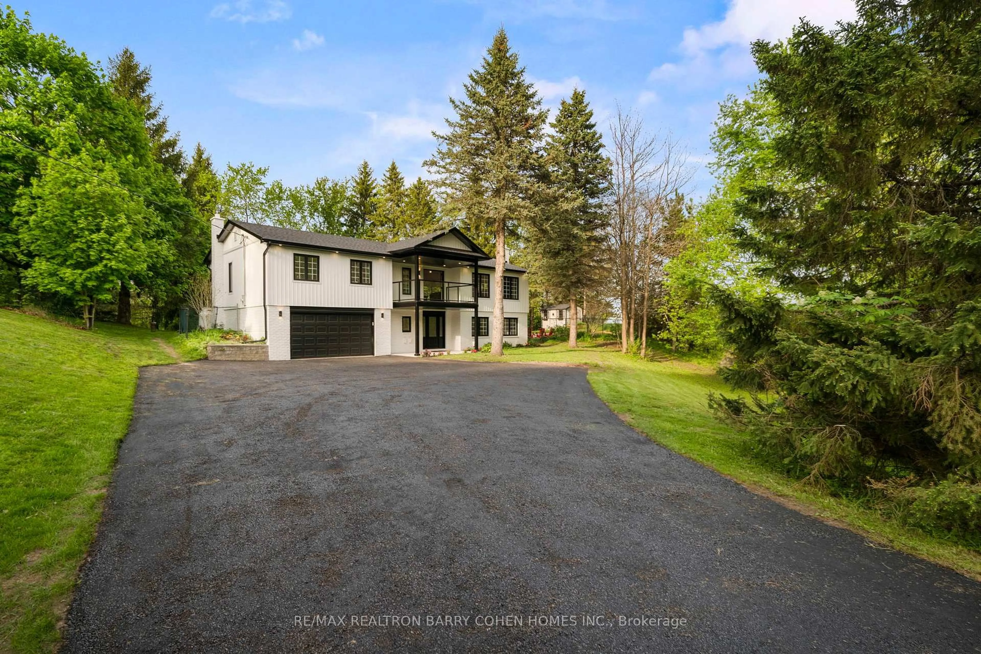 A pic from outside/outdoor area/front of a property/back of a property/a pic from drone, street for 16781 Heart Lake Rd, Caledon Ontario L7C 2L4