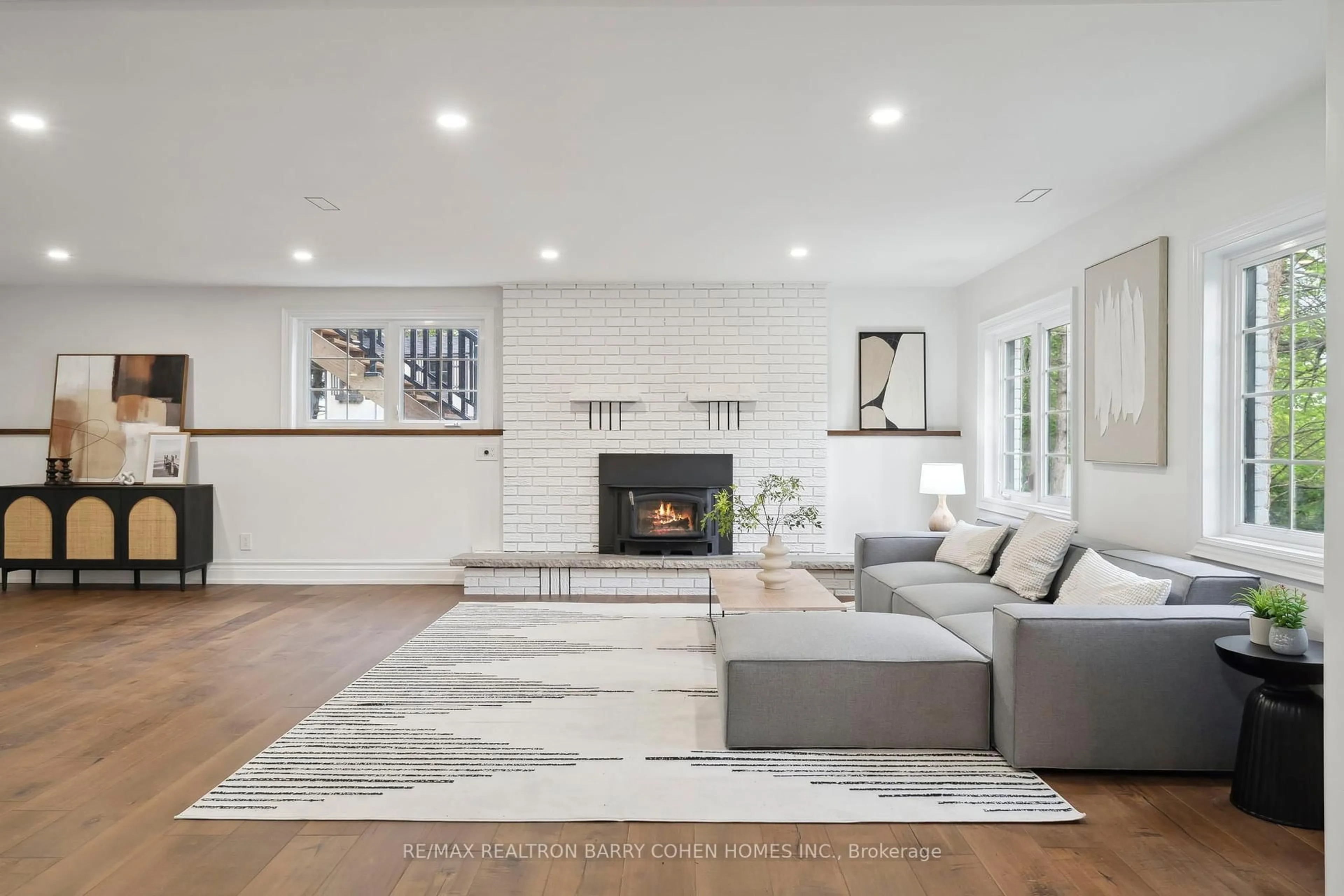Living room with furniture, unknown for 16781 Heart Lake Rd, Caledon Ontario L7C 2L4
