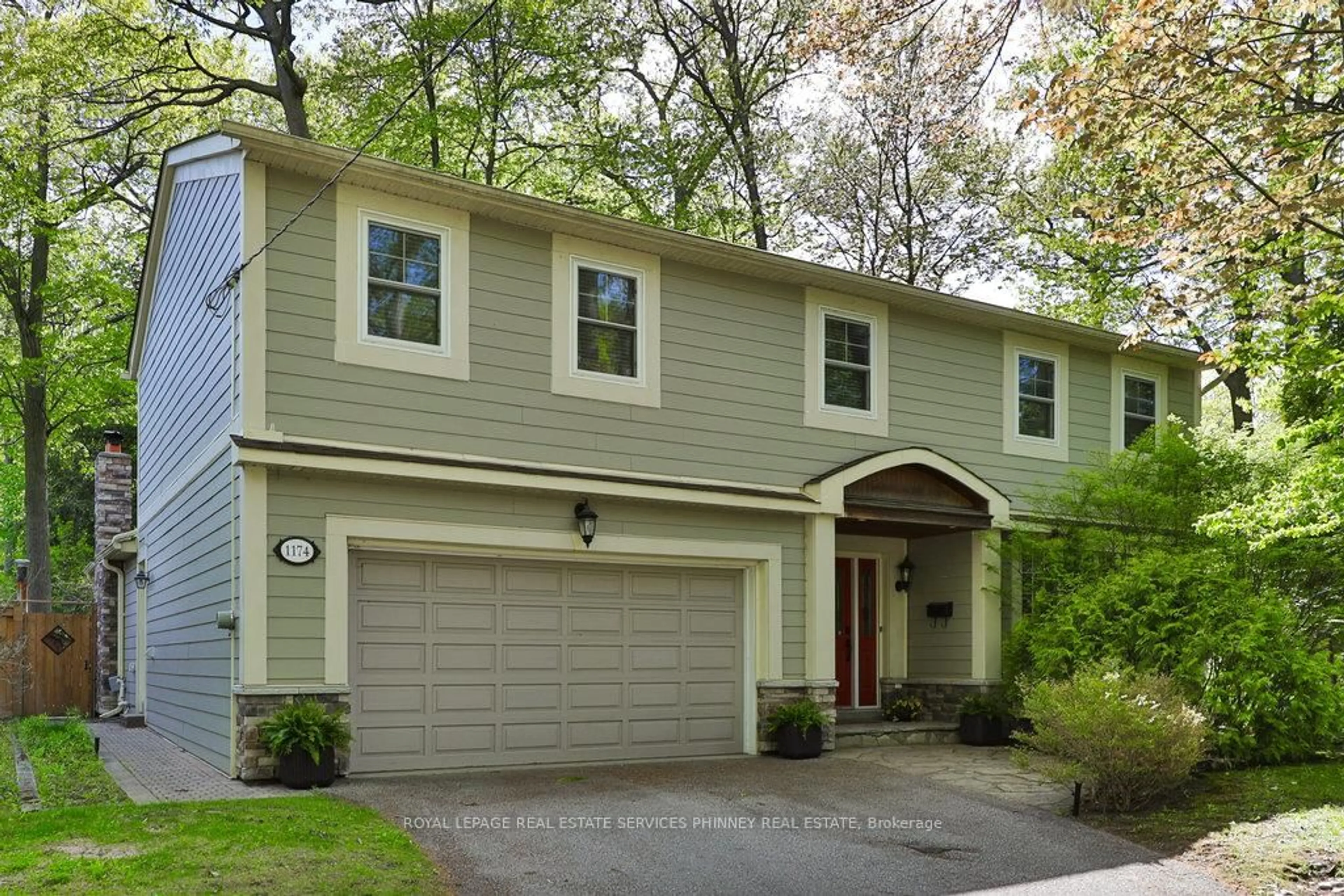 Home with vinyl exterior material, street for 1174 Whiteoaks Ave, Mississauga Ontario L5J 3B5