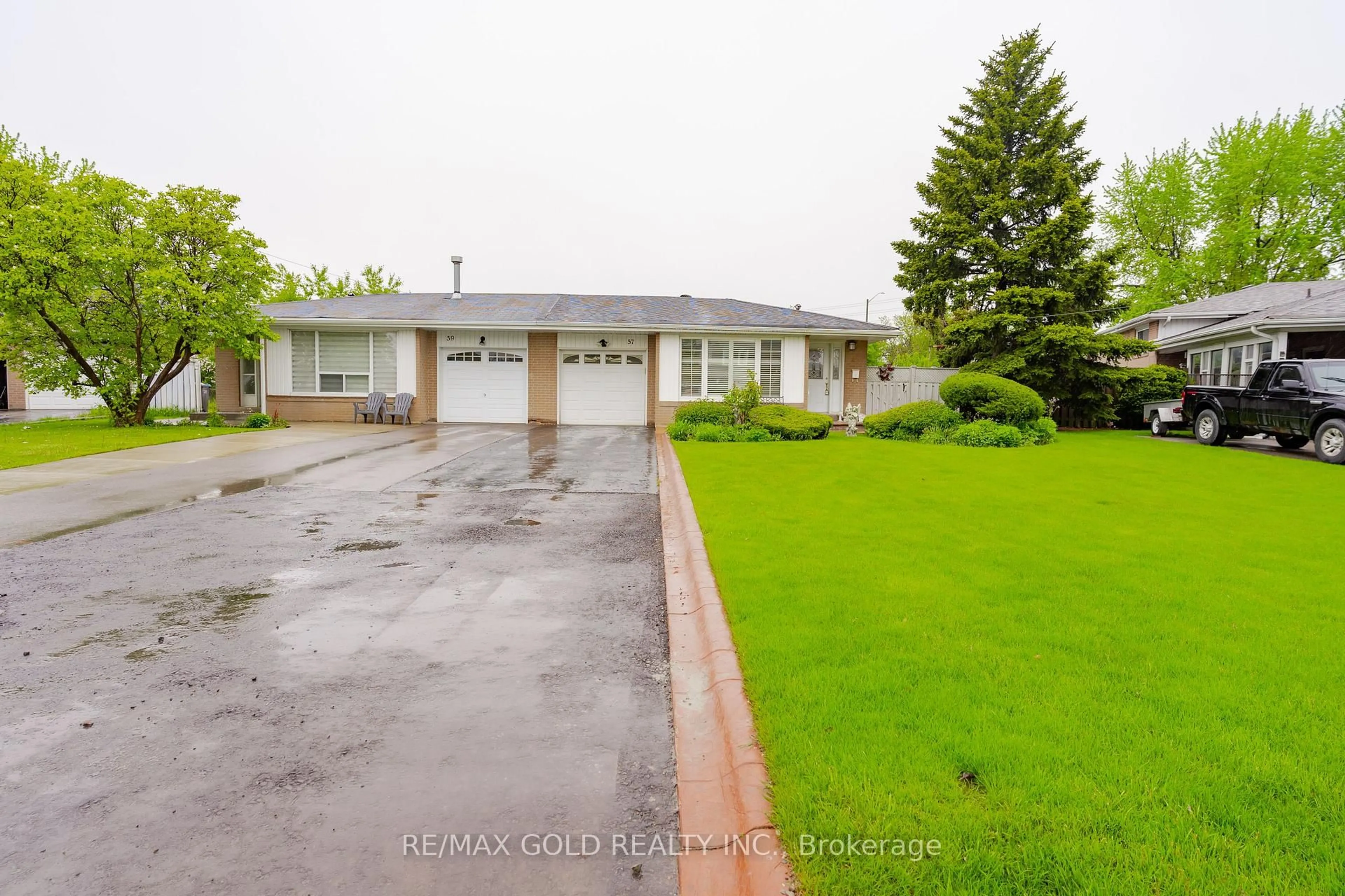 A pic from outside/outdoor area/front of a property/back of a property/a pic from drone, street for 57 Cathcart Cres, Brampton Ontario L6T 2A4
