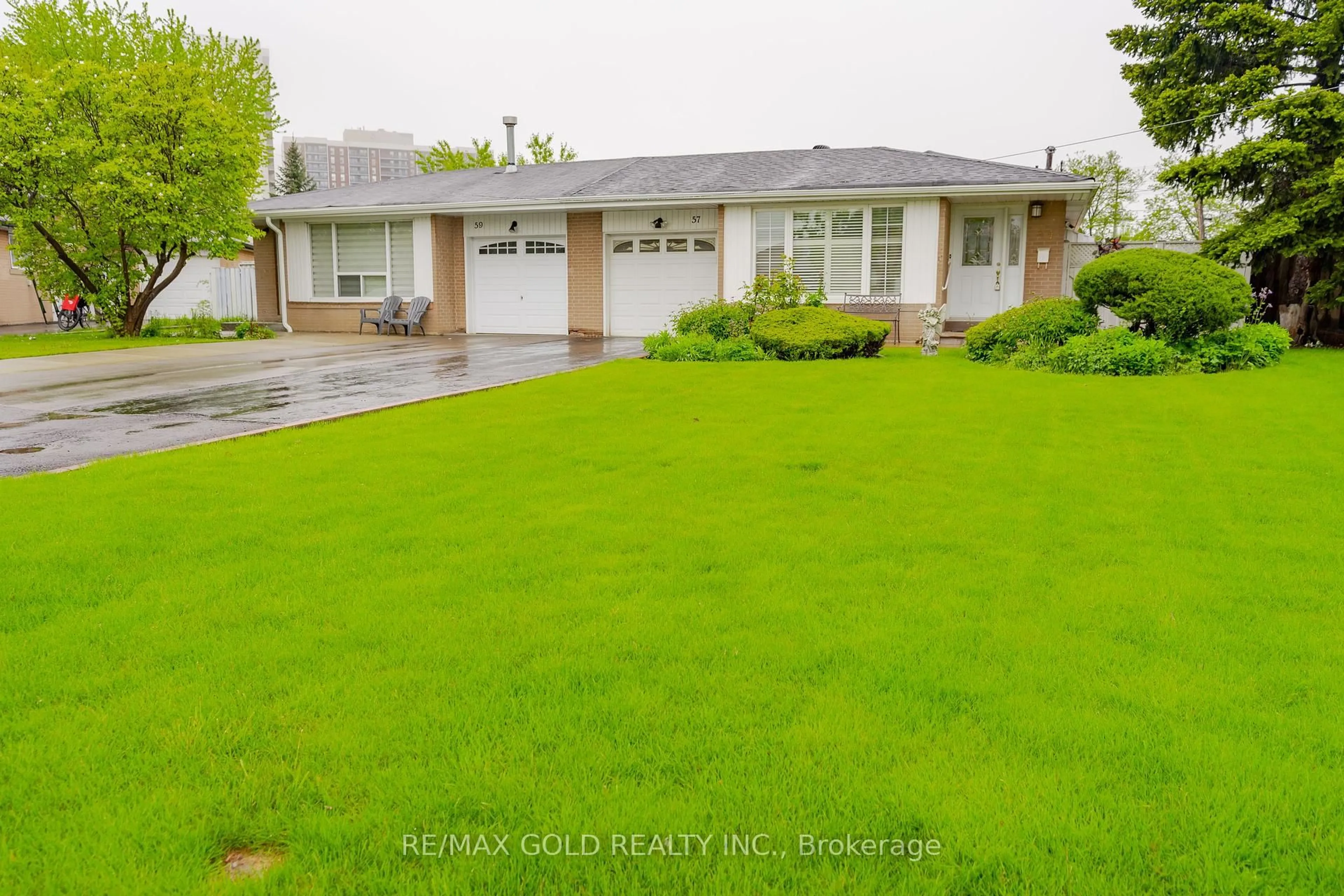A pic from outside/outdoor area/front of a property/back of a property/a pic from drone, street for 57 Cathcart Cres, Brampton Ontario L6T 2A4