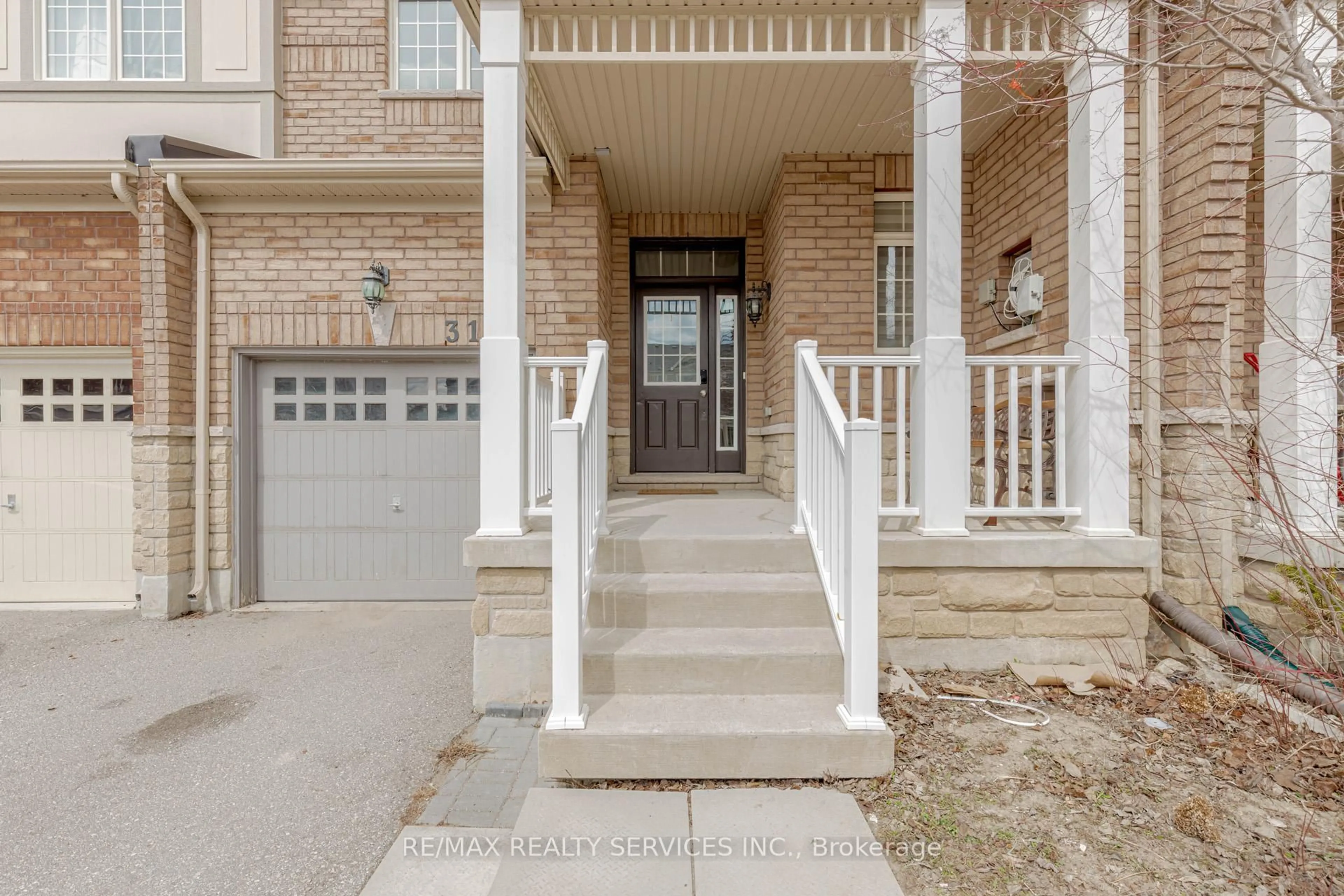 Unknown for 31 Mccardy Crt, Caledon Ontario L7C 3W9