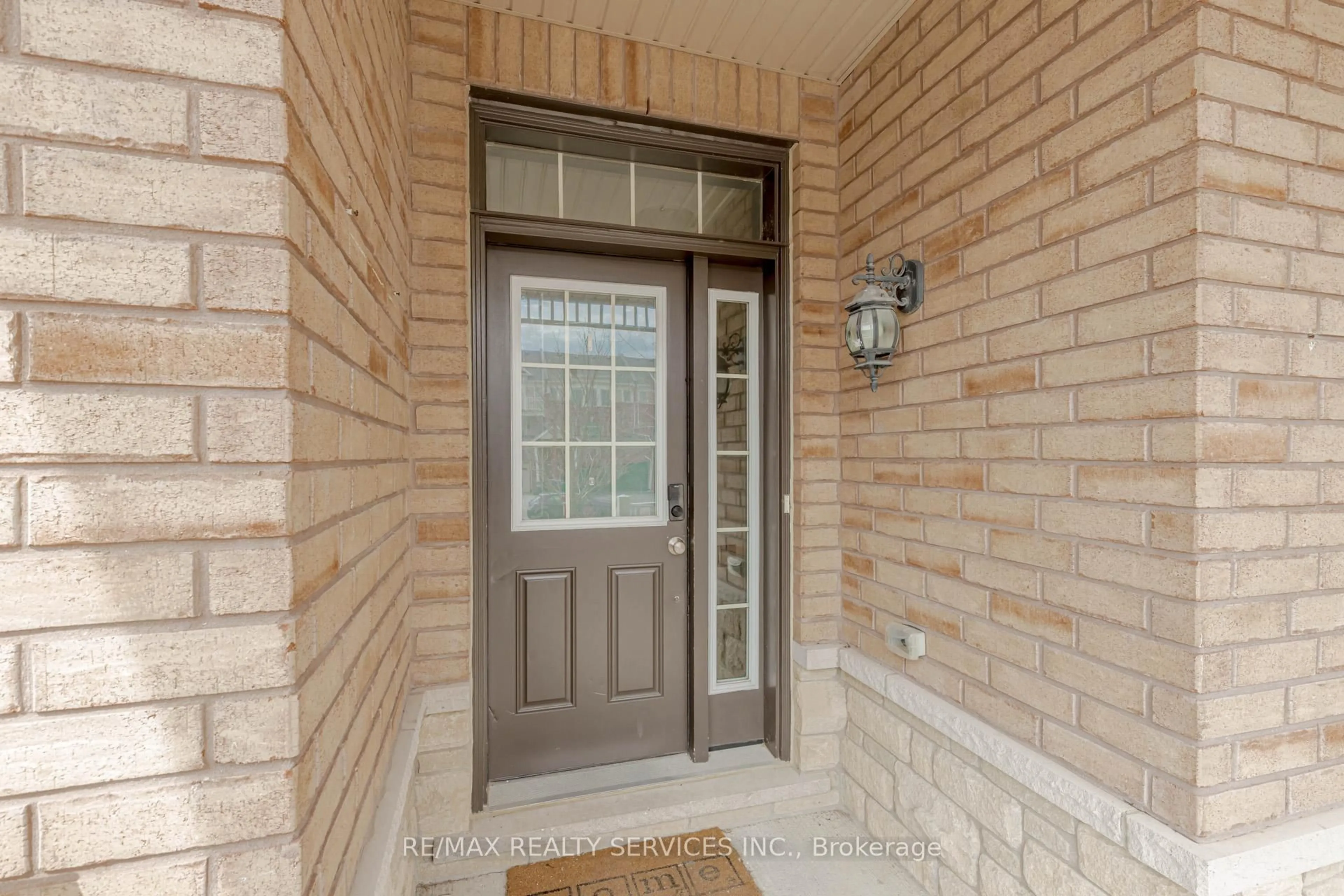 Indoor entryway for 31 Mccardy Crt, Caledon Ontario L7C 3W9
