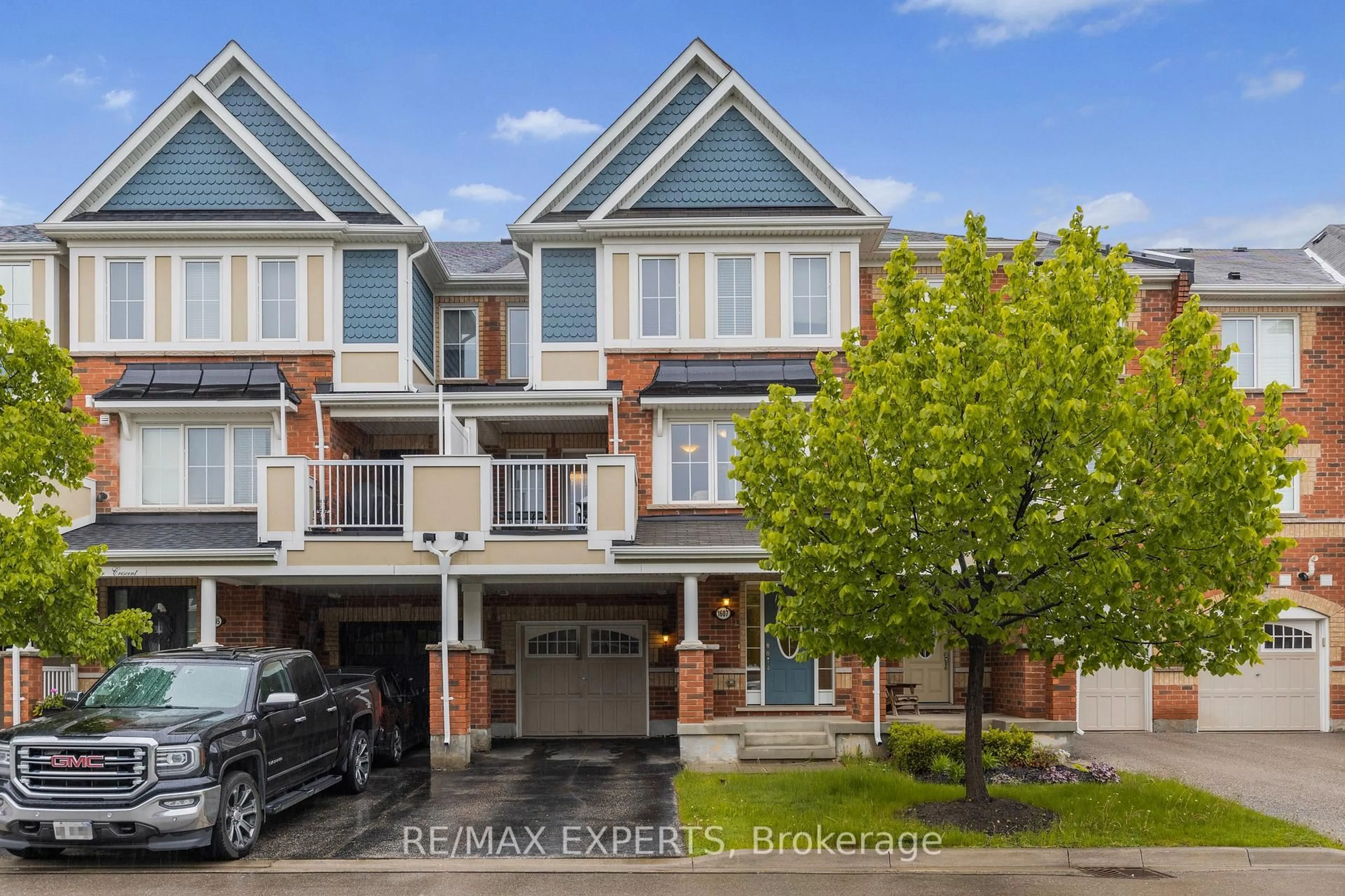 A pic from outside/outdoor area/front of a property/back of a property/a pic from drone, street for 1607 Gainer Cres, Milton Ontario L9T 8X9