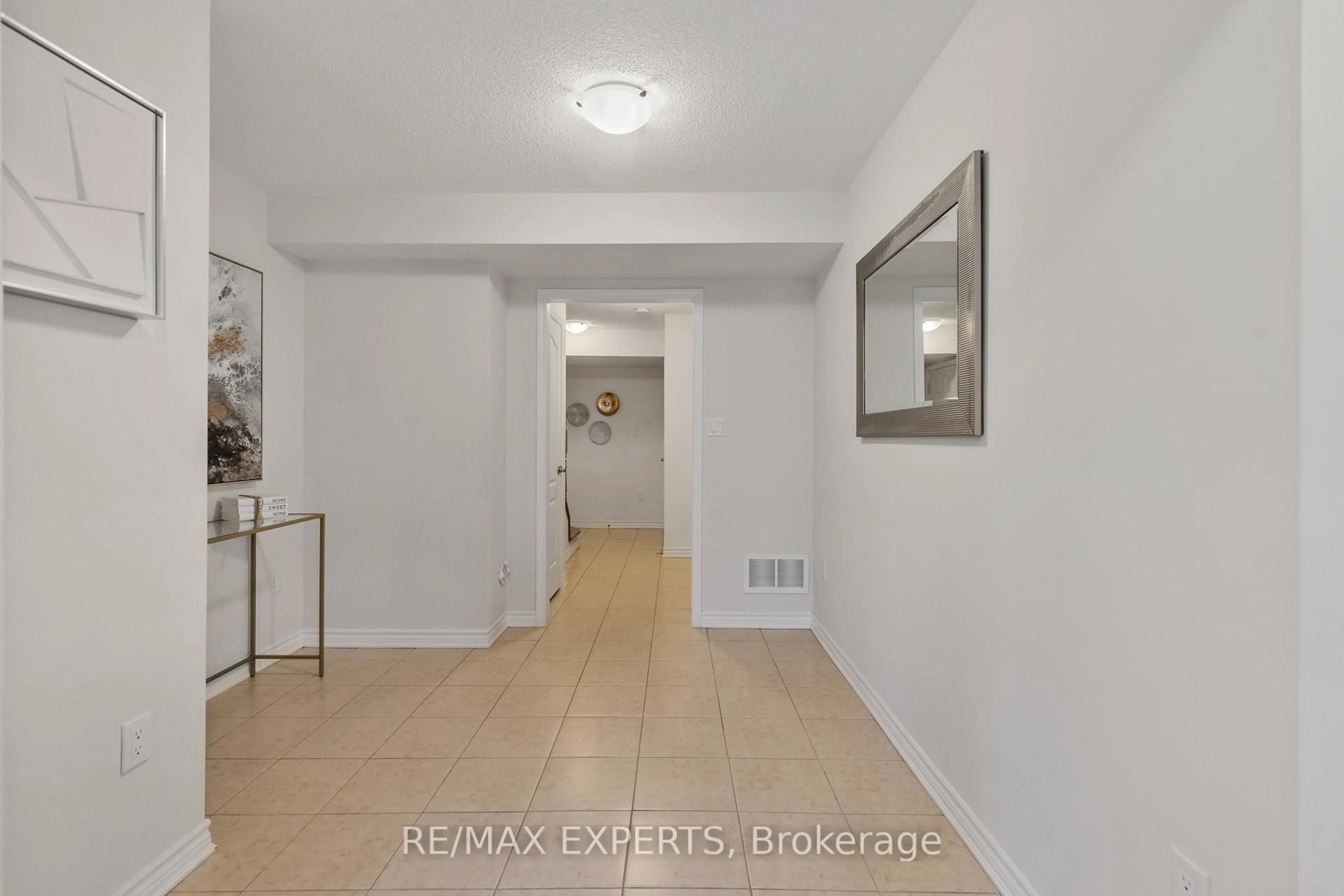 Indoor entryway for 1607 Gainer Cres, Milton Ontario L9T 8X9