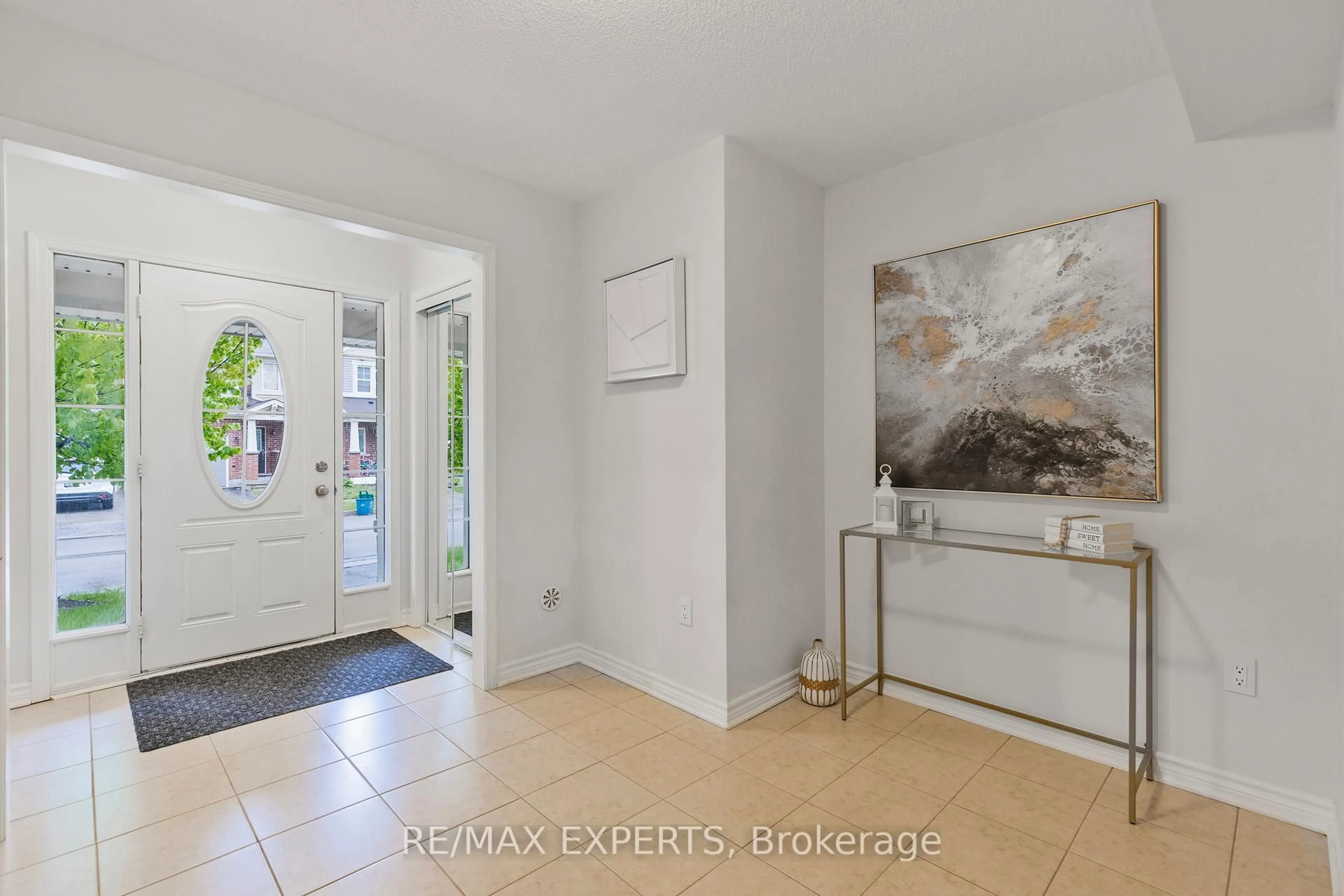 Indoor entryway for 1607 Gainer Cres, Milton Ontario L9T 8X9