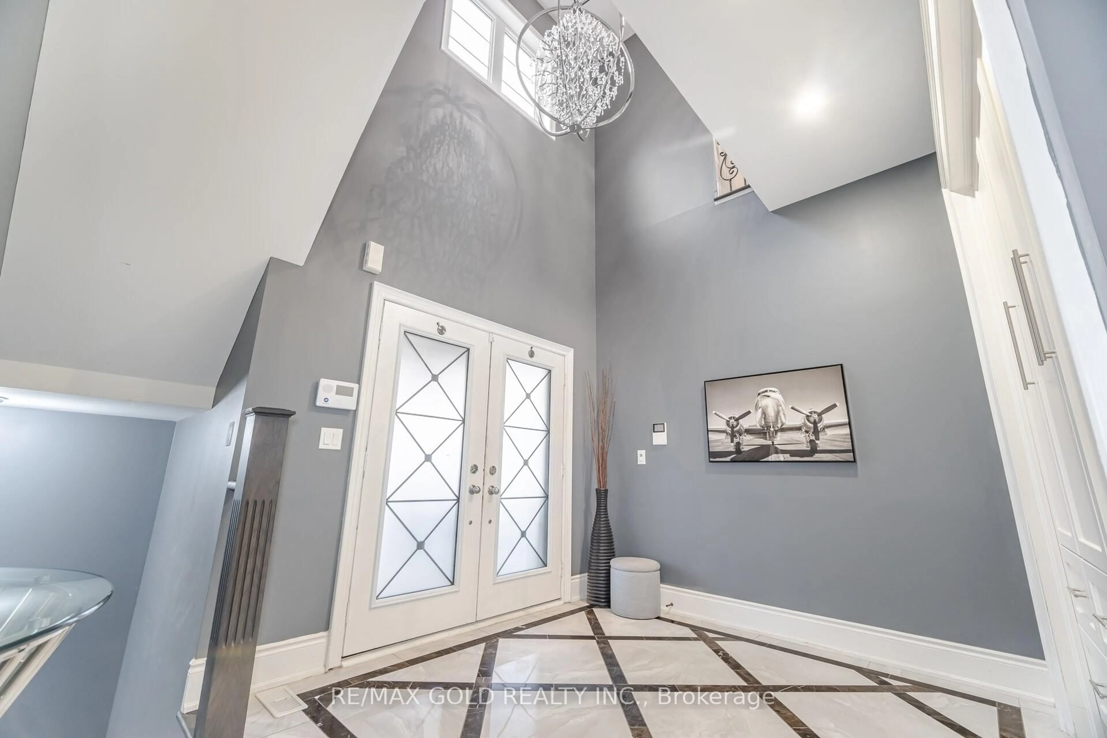 Indoor entryway for 78 Burlwood Rd, Brampton Ontario L6P 0T6