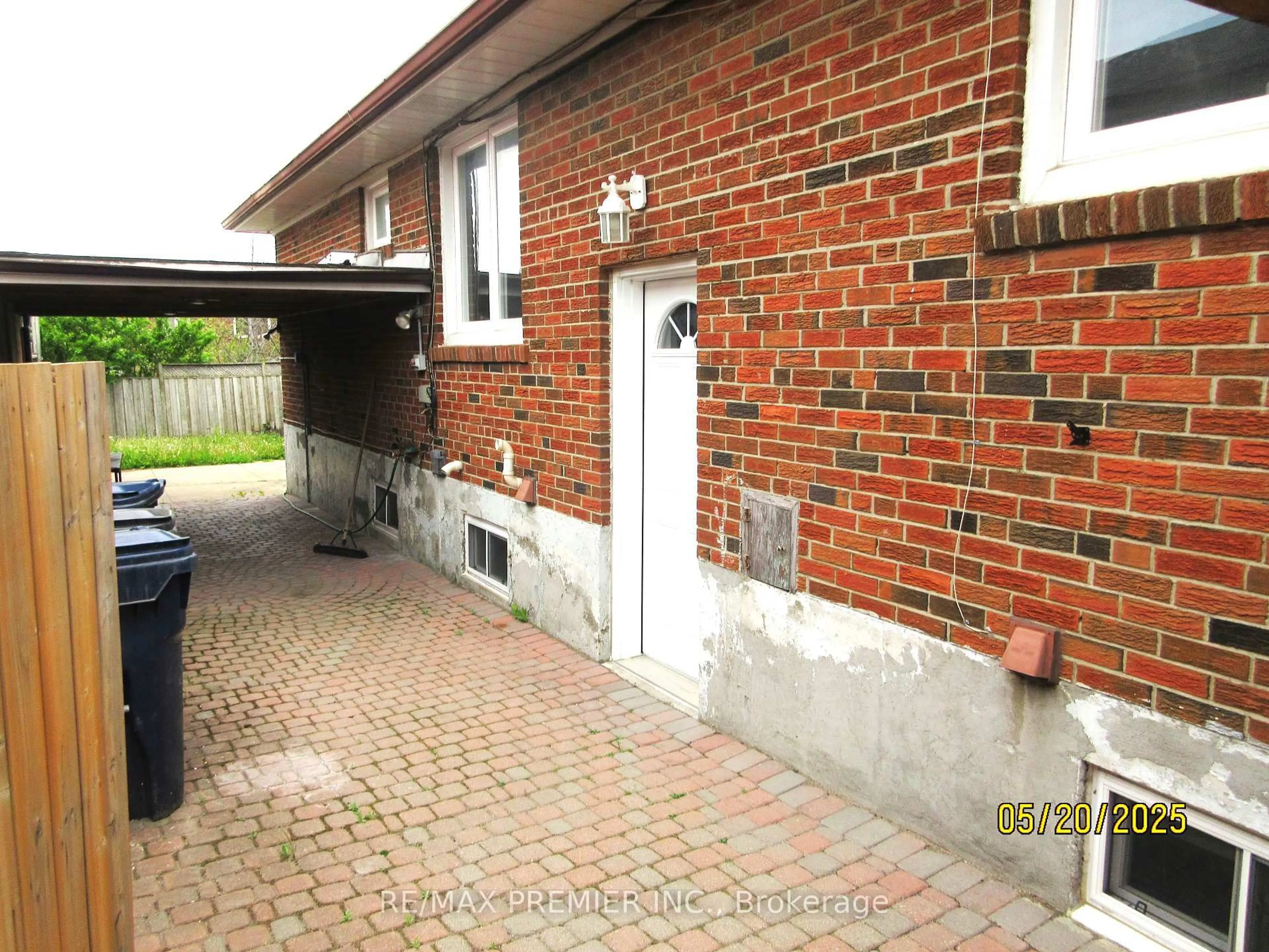 Unknown for 100 Snowood Crt, Toronto Ontario M3N 1E8