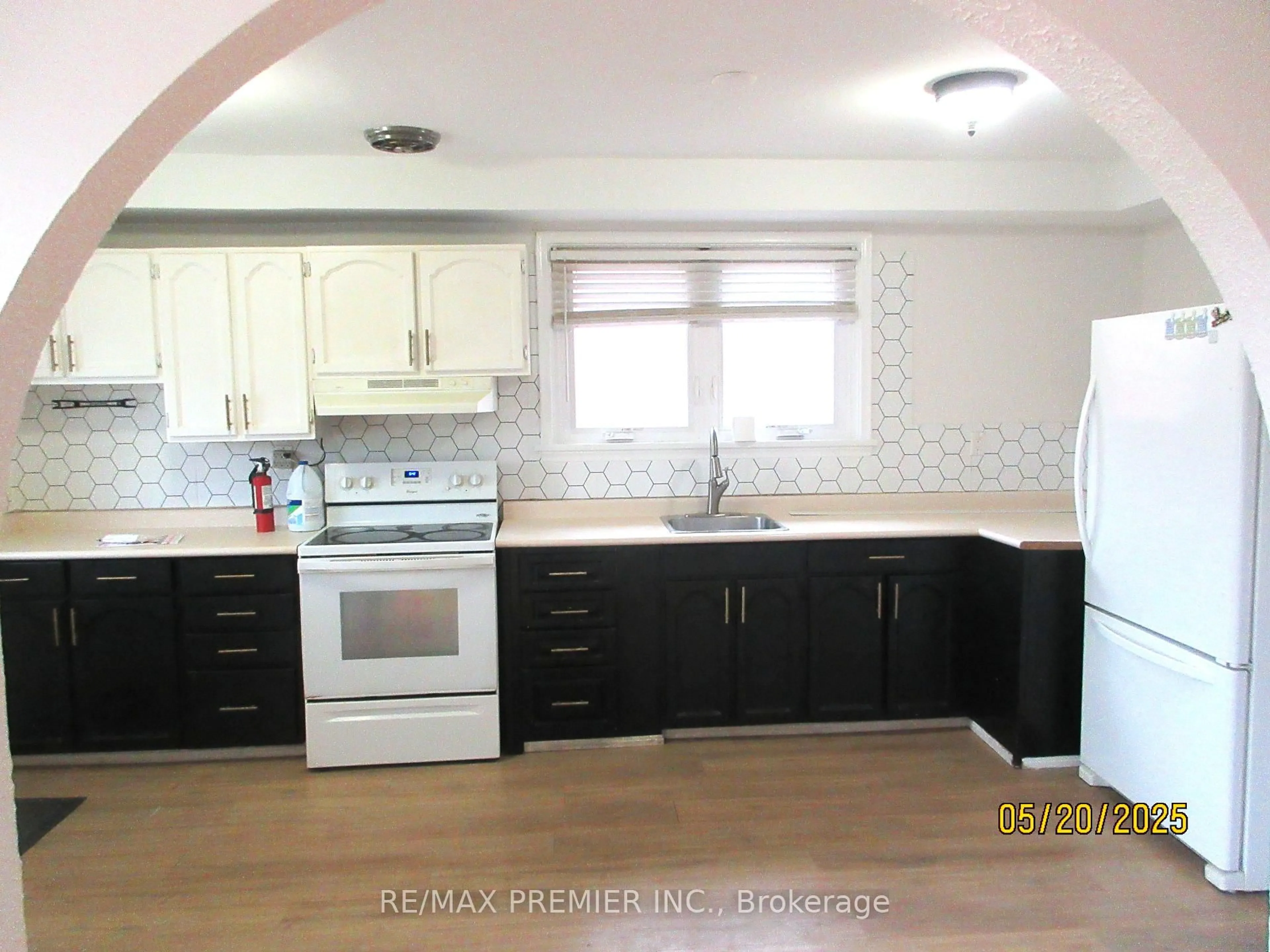 Standard kitchen, unknown for 100 Snowood Crt, Toronto Ontario M3N 1E8