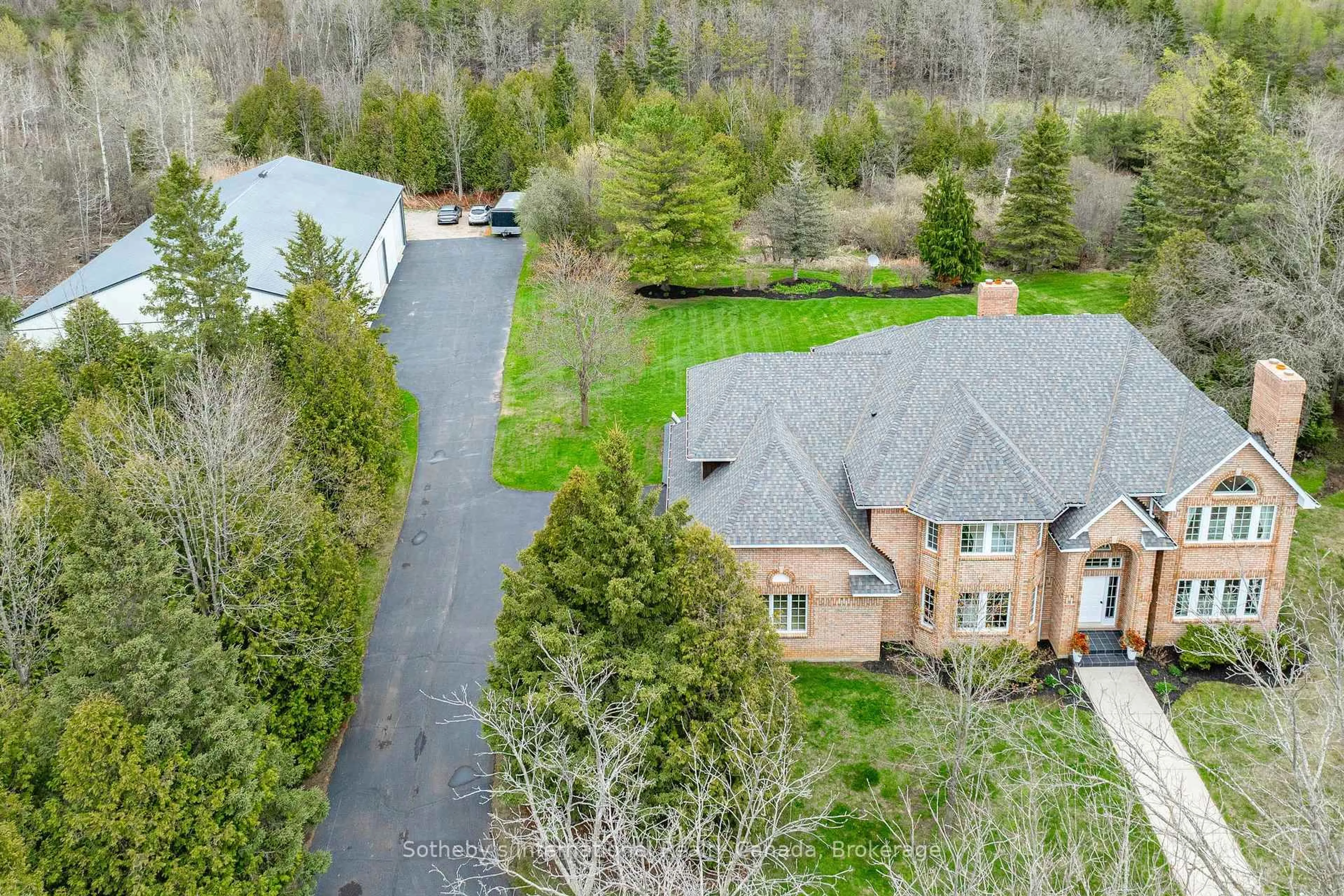 A pic from outside/outdoor area/front of a property/back of a property/a pic from drone, unknown for 14301 Sixth Line, Milton Ontario L7J 2L7