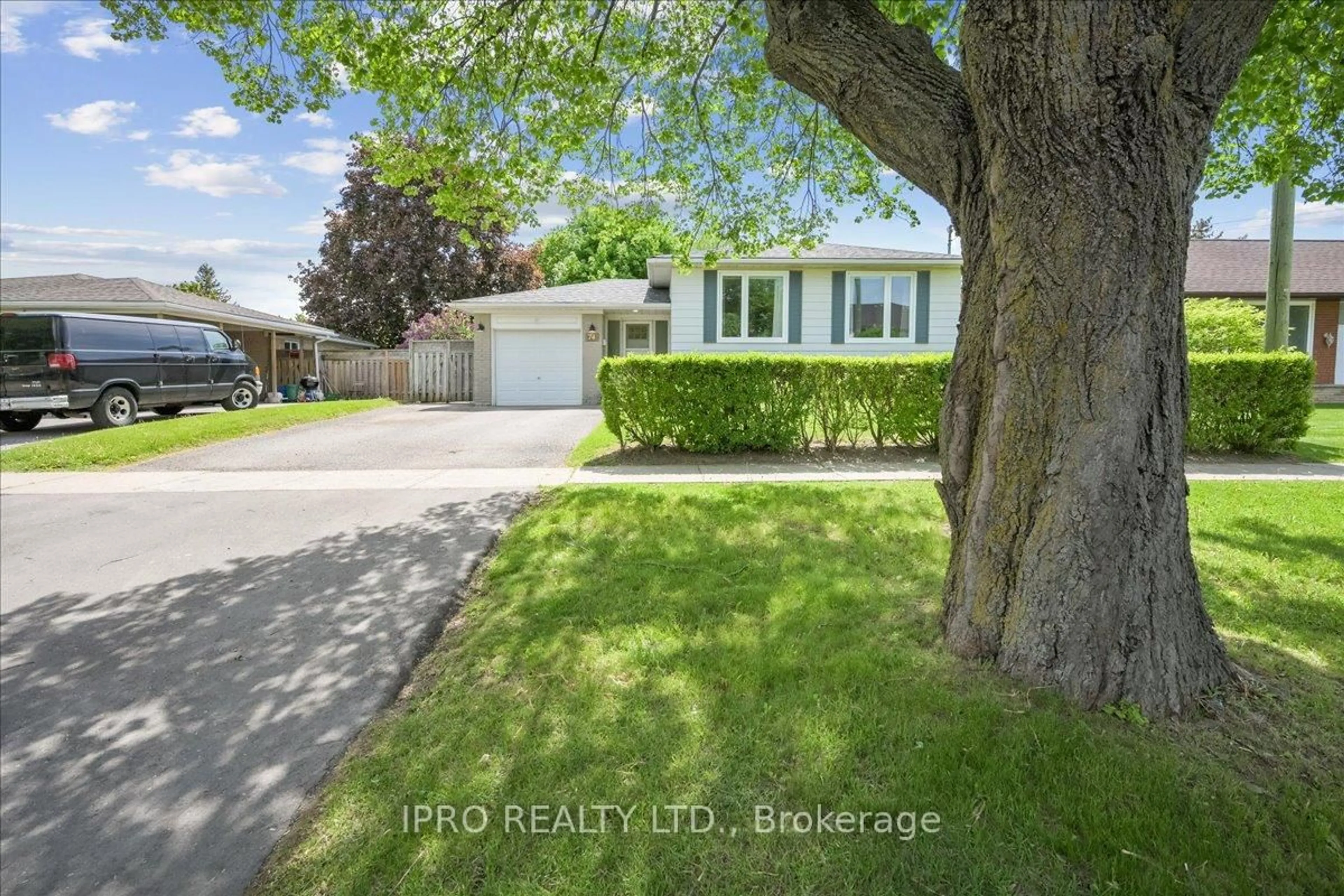 A pic from outside/outdoor area/front of a property/back of a property/a pic from drone, street for 74 Mountainview Rd, Halton Hills Ontario L7G 4K5