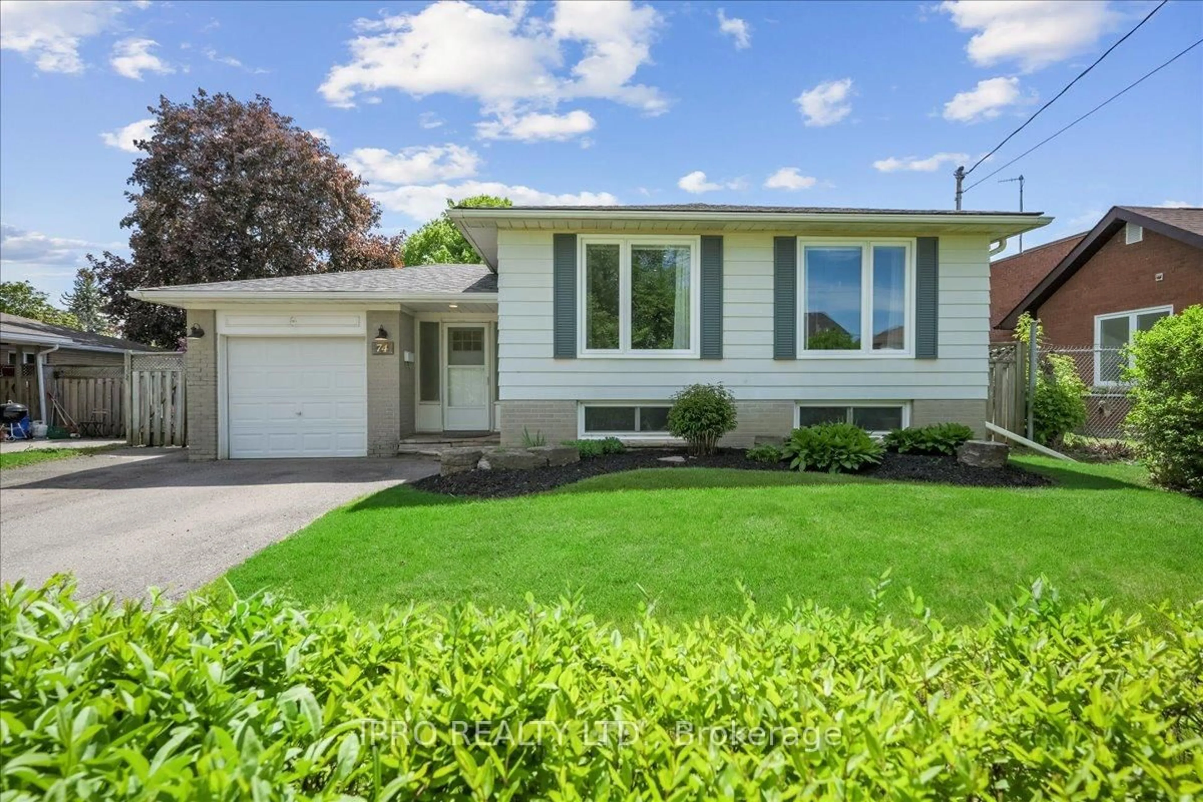Home with vinyl exterior material, street for 74 Mountainview Rd, Halton Hills Ontario L7G 4K5
