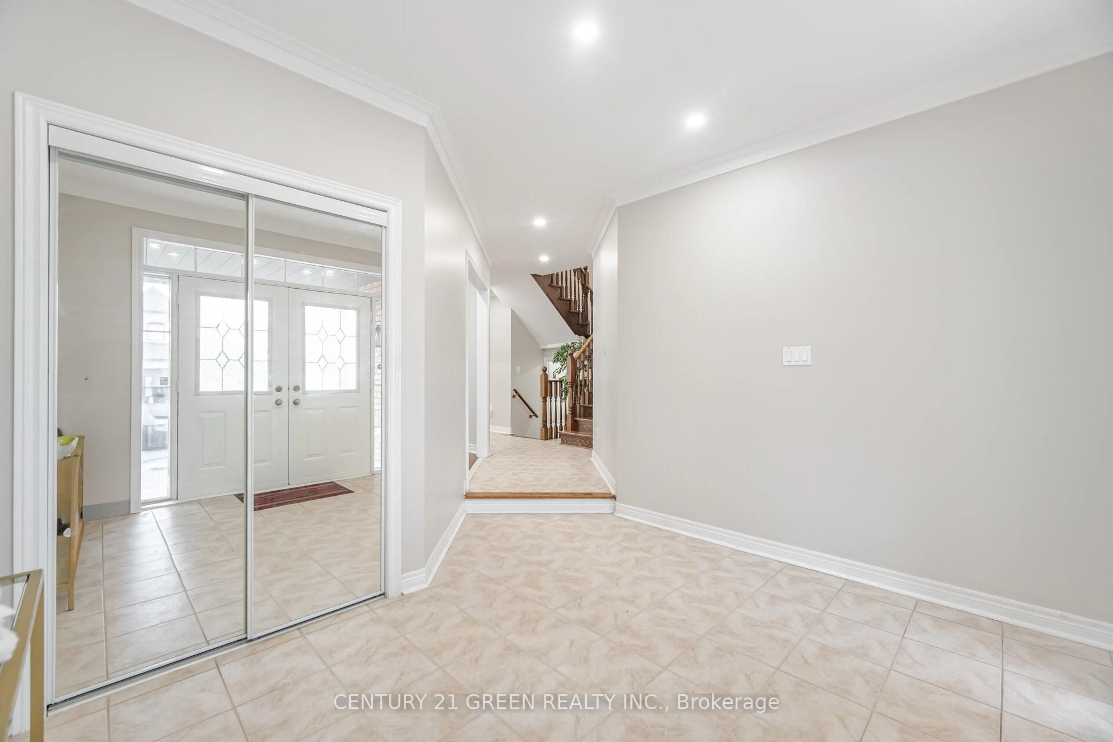 Indoor foyer for 113 Sunny Meadow Blvd, Brampton Ontario L6R 2H8